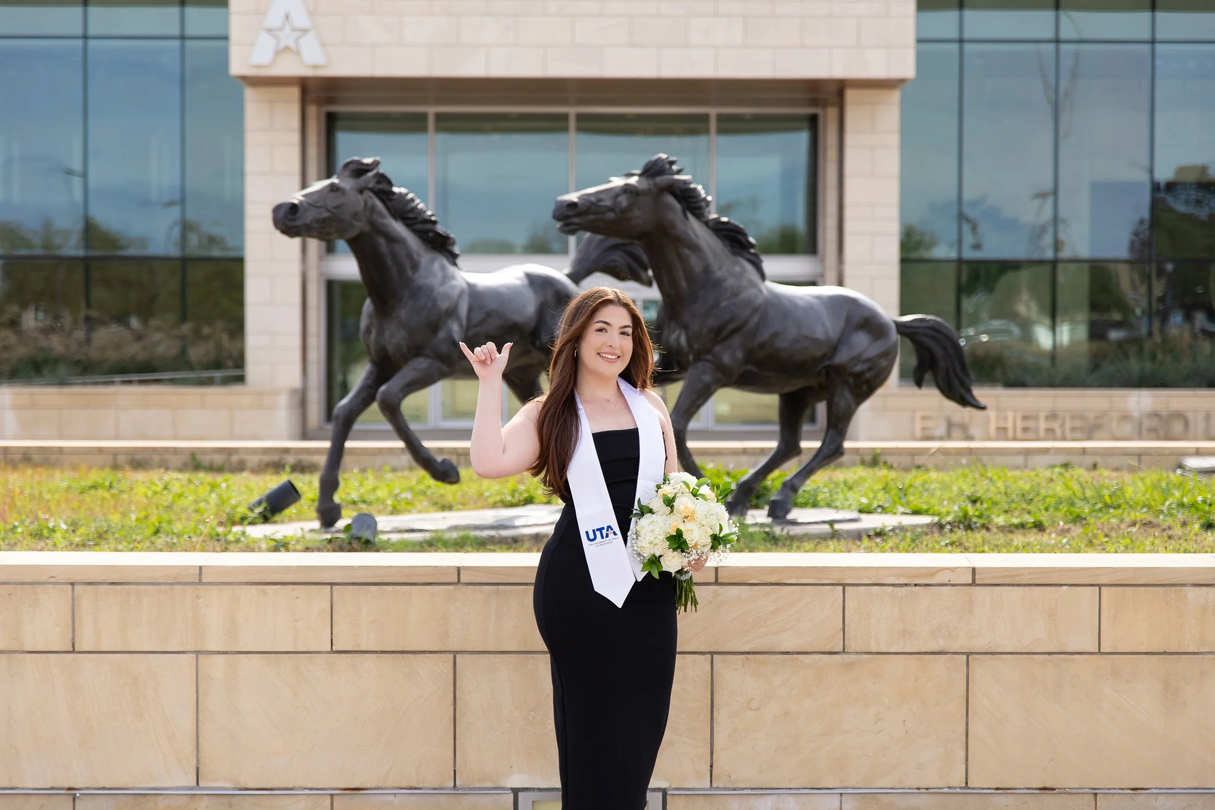 RS_Vanessa_UTA_GradSession_DFWPhotographer_TeddyGiles-26.jpg