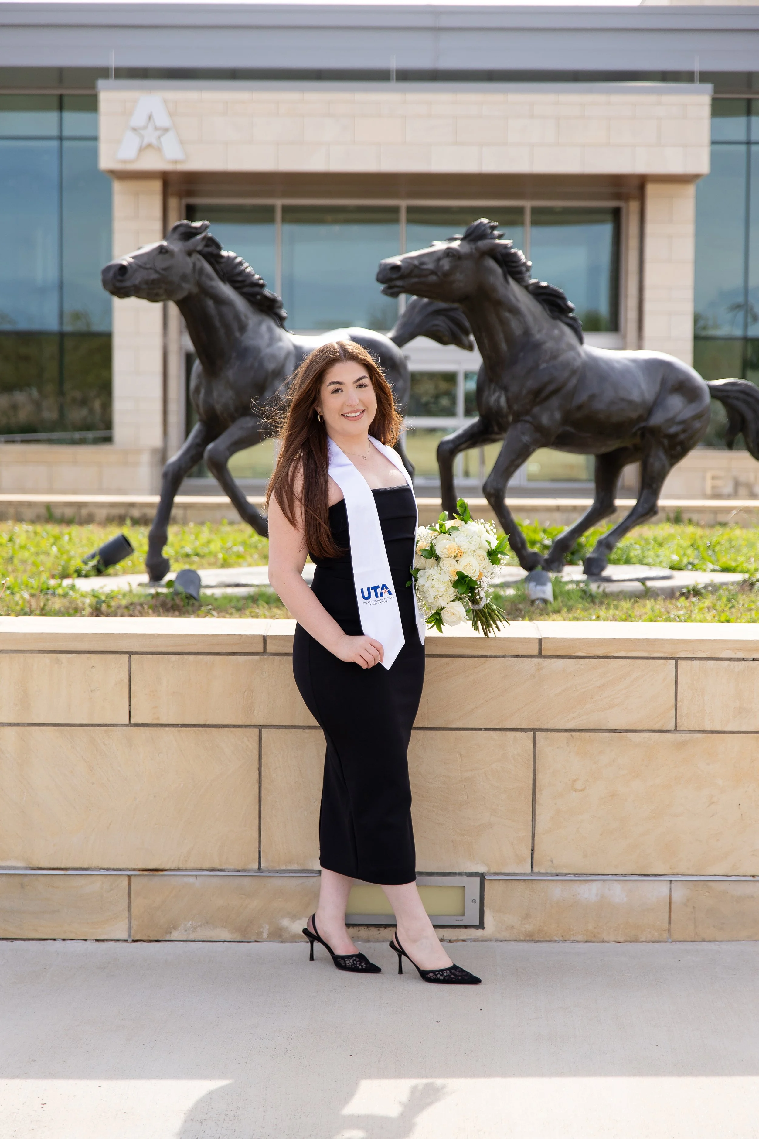 RS_Vanessa_UTA_GradSession_DFWPhotographer_TeddyGiles-27.jpg