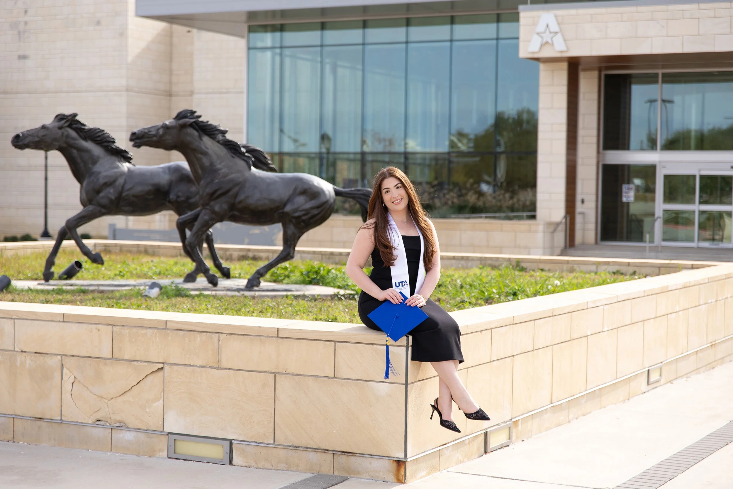RS_Vanessa_UTA_GradSession_DFWPhotographer_TeddyGiles-28.jpg