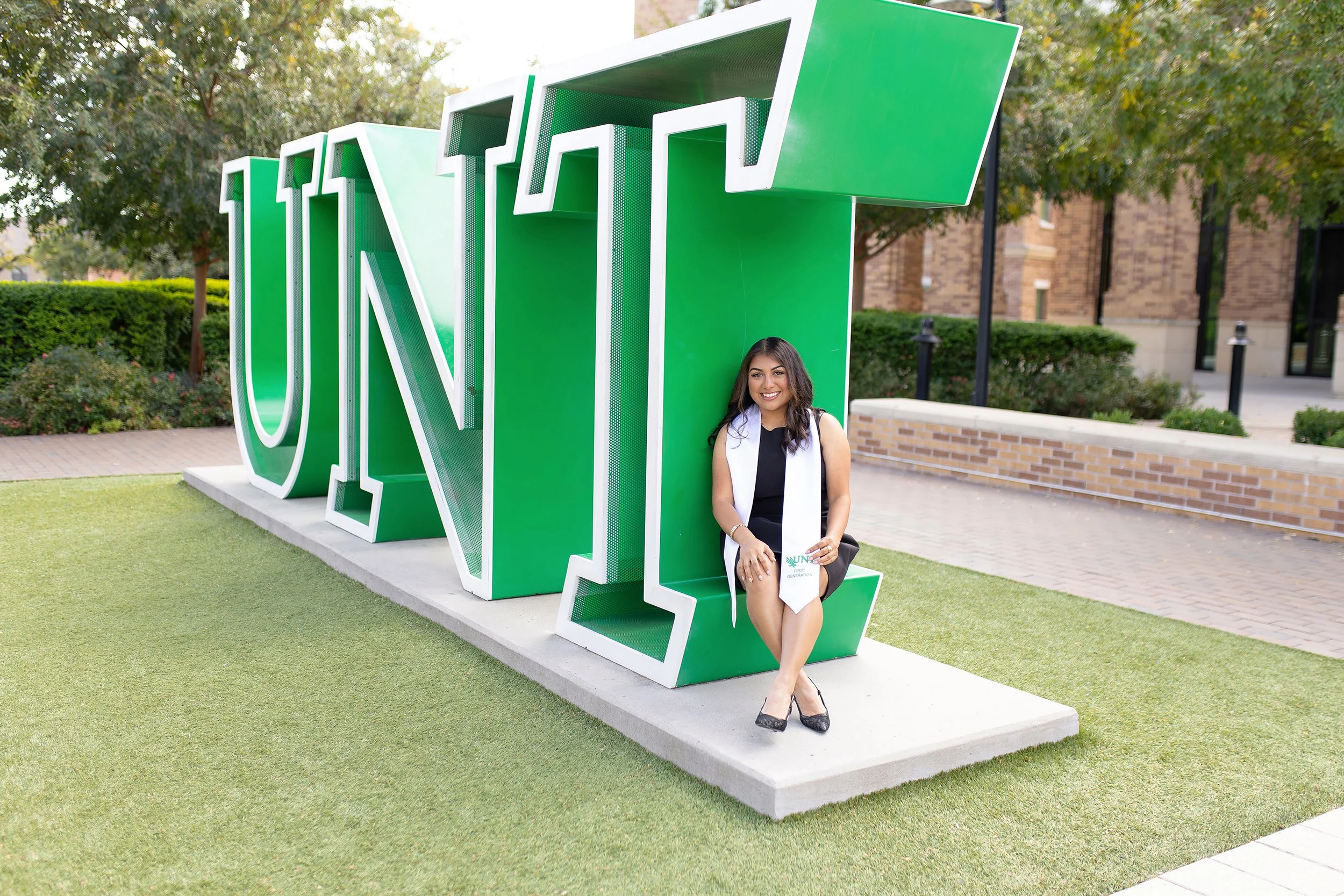 RS_Daisy_UNT_GradSession_DFWPhotographer_TeddyGiles-4.jpg