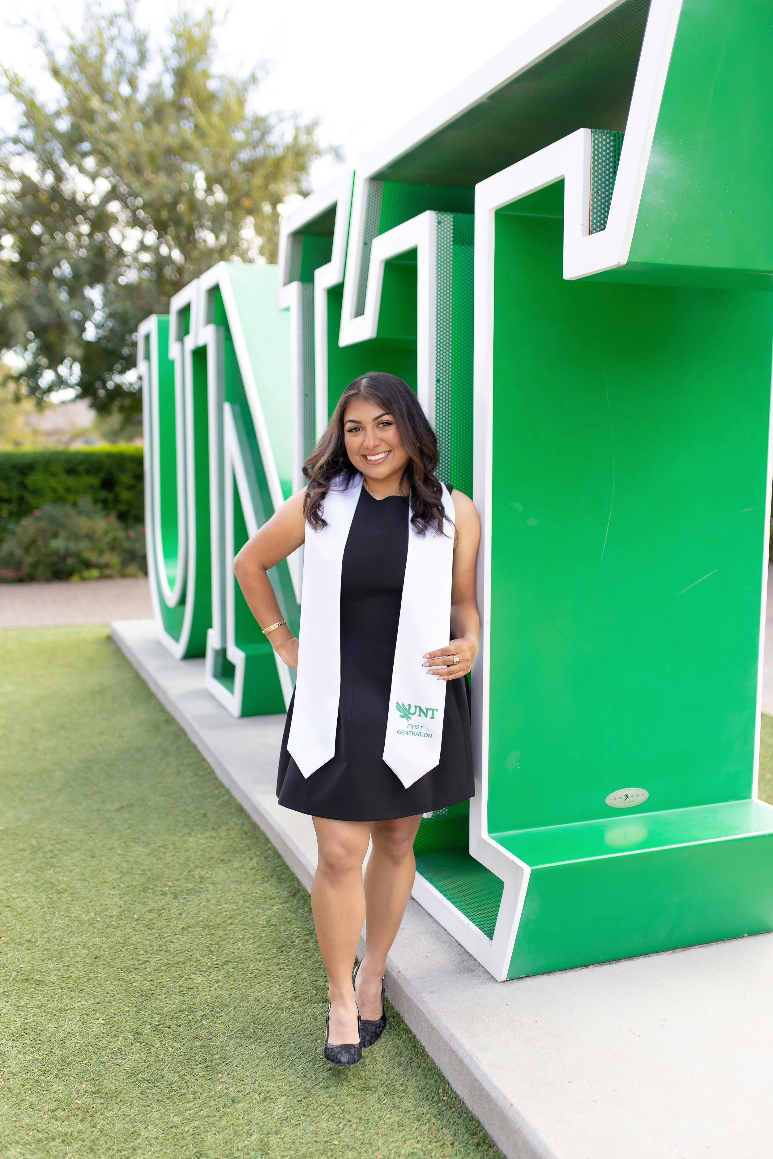 RS_Daisy_UNT_GradSession_DFWPhotographer_TeddyGiles-5.jpg