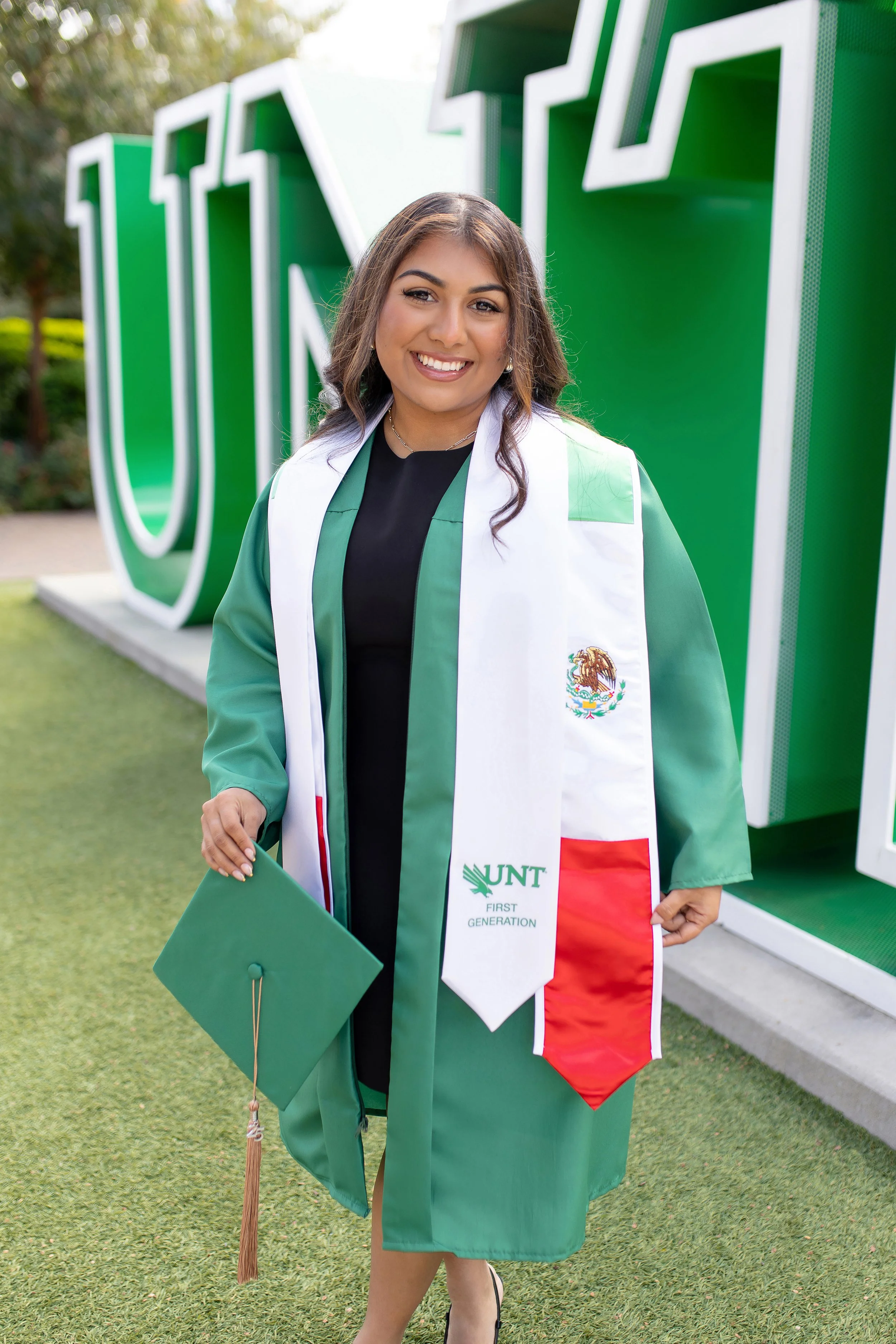 RS_Daisy_UNT_GradSession_DFWPhotographer_TeddyGiles-7.jpg