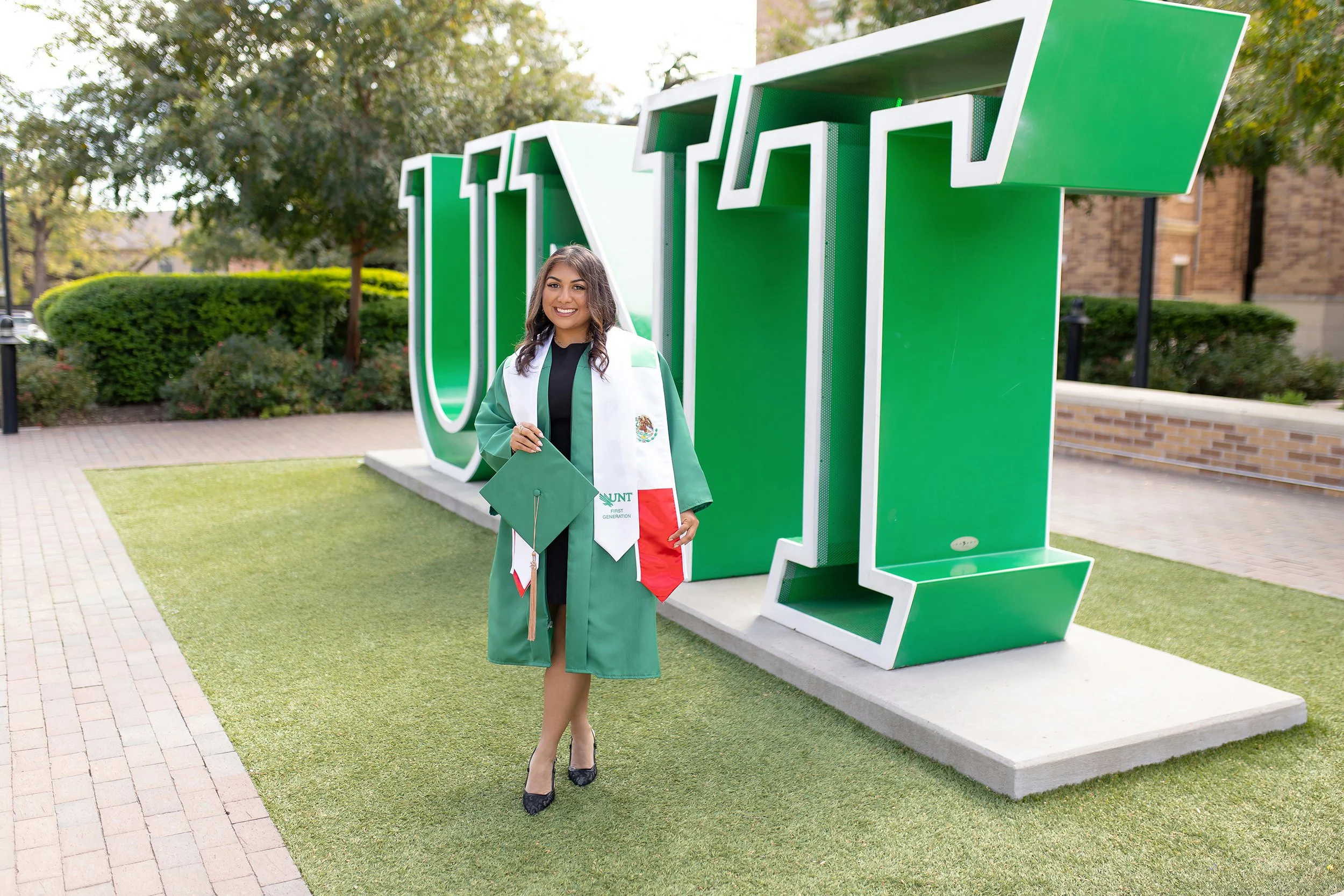 RS_Daisy_UNT_GradSession_DFWPhotographer_TeddyGiles-10.jpg