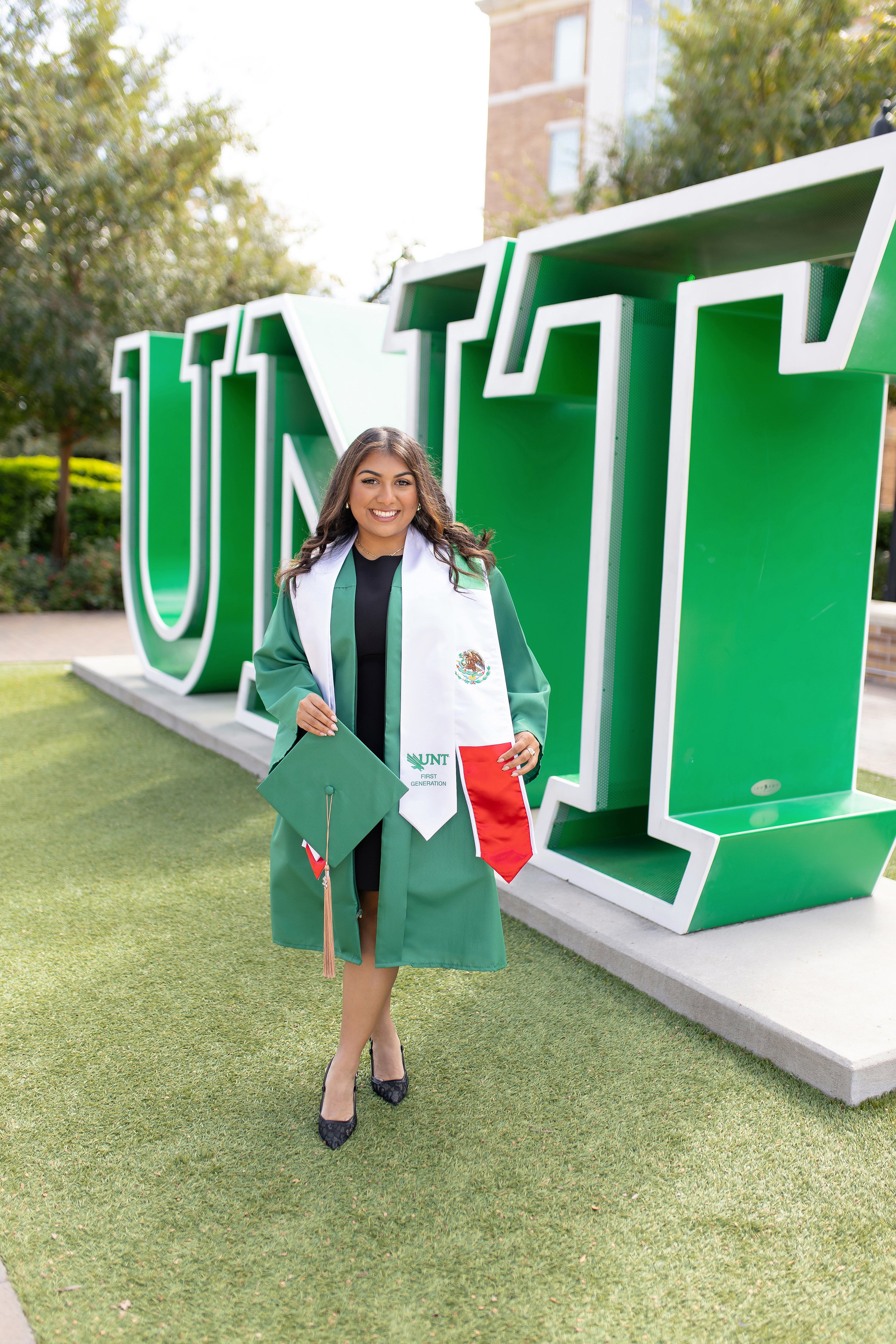 RS_Daisy_UNT_GradSession_DFWPhotographer_TeddyGiles-9.jpg