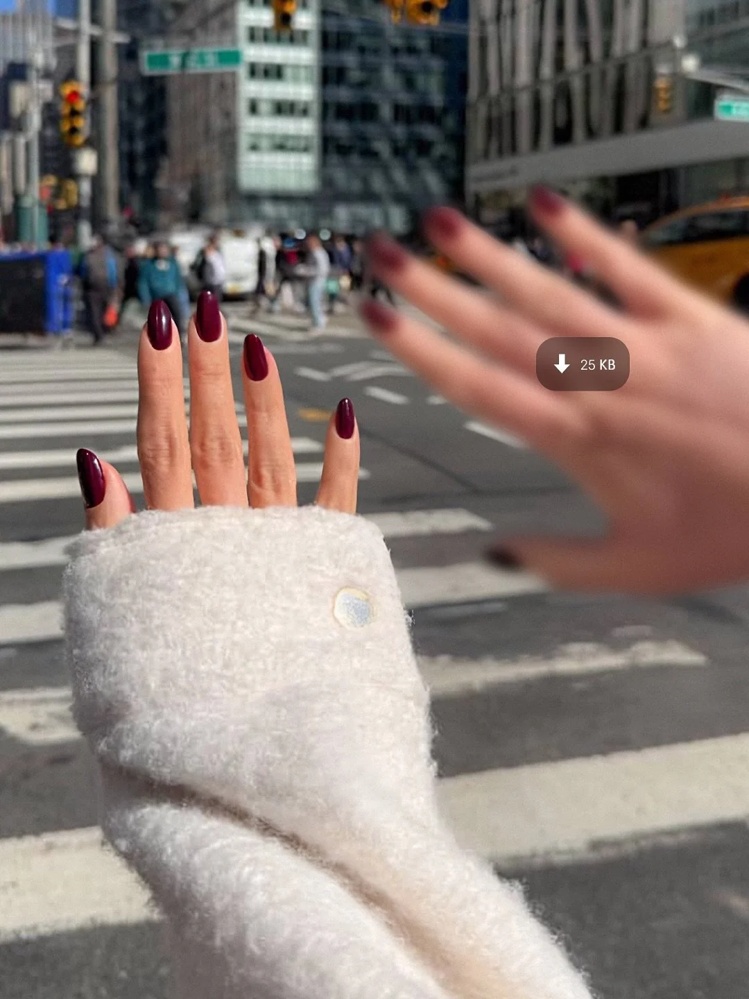 Some things take a second to fully appear.
Like the feeling of being matched, or burgundy on a crisp Midtown day

big love @dana_megan for catching the moment