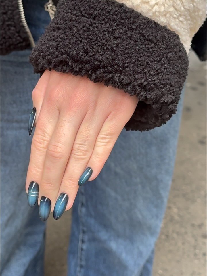 Results of showing up.
Regular fills, gentle prep &mdash; and her natural nails live here now.
Deep blue aura, a little lunar denim 💫

📍62 W 38th St, Midtown Manhattan
#nycnails #russianmanicurenyc #auranails