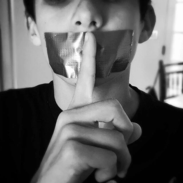 Although it may not seem like it, we have the right to refuse to answer police questions. For young people, it's best to say: &ldquo;No disrespect officer, but my parents (or grandparent/guardian, etc.) told me not to answer police questions.&quot; M