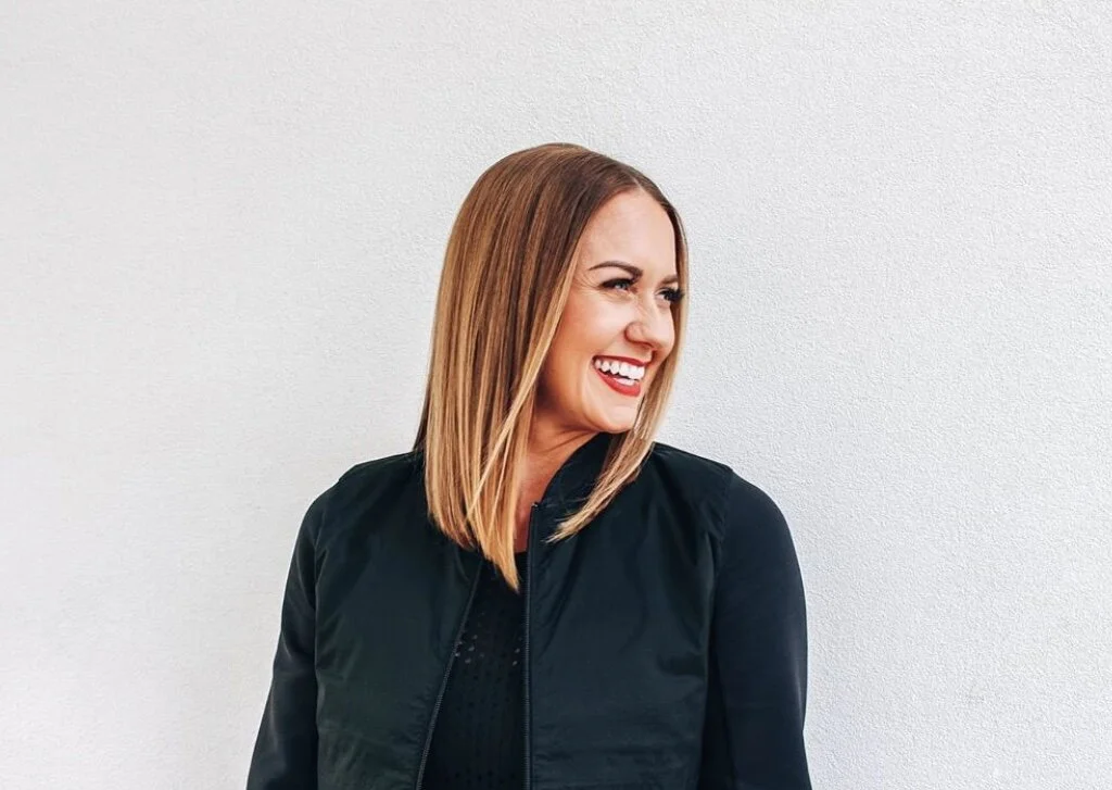 Episode 2: Girl, get out of your own way! With special guest, Lindsey Schwartz of Powerhouse Women!