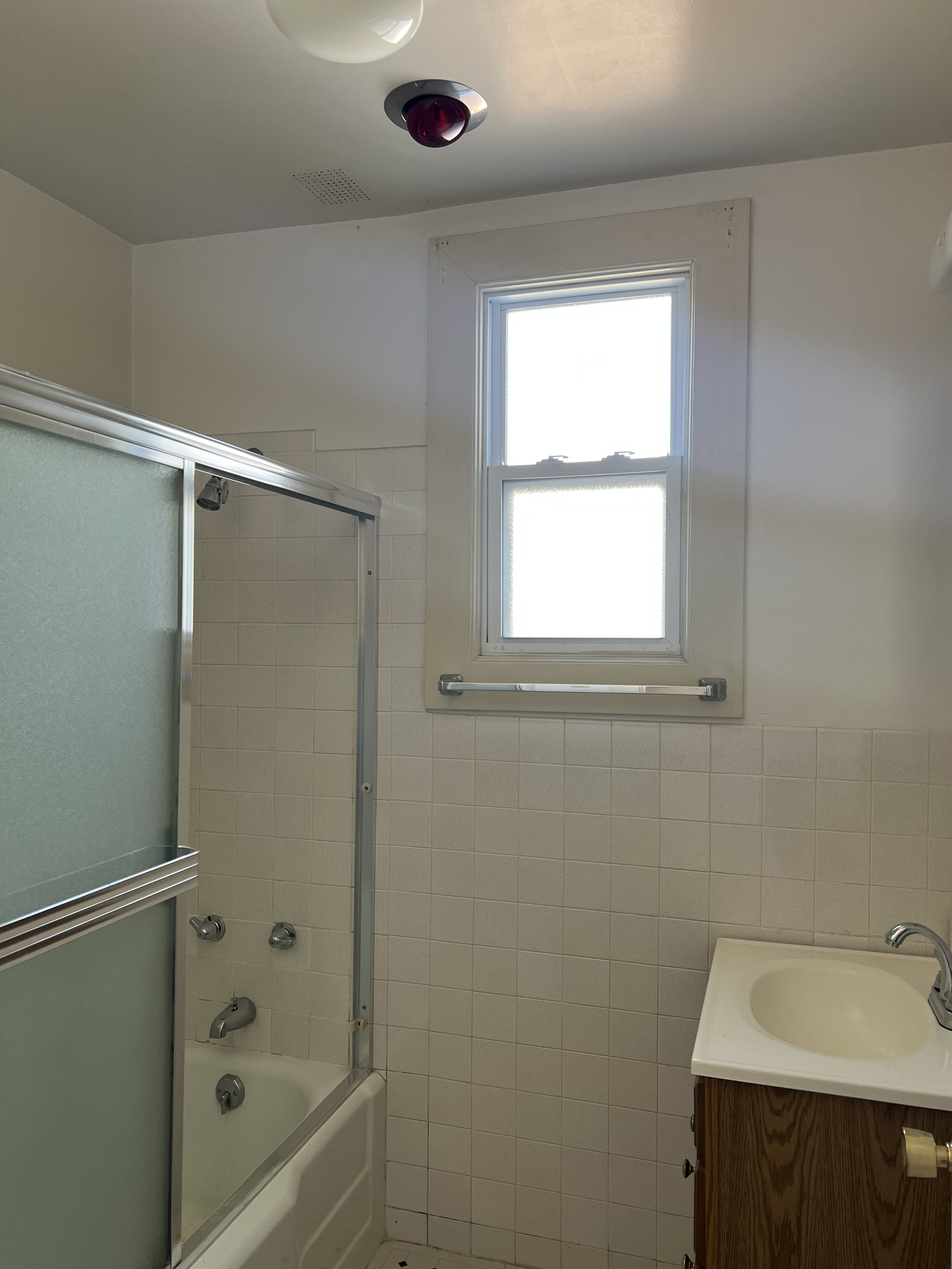 Kid's Bathroom - Before