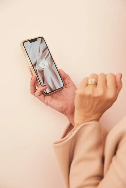 New App "Pink Kisses" Offers Daily Doses of Romance and Self-Care Just in Time for Valentines Day