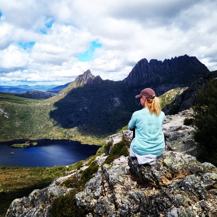 Guest enjoying panoramic views from Marion’s Lookout after a rewarding hike on The Derwent Experience’s Cradle Mountain Day Tour from Hobart