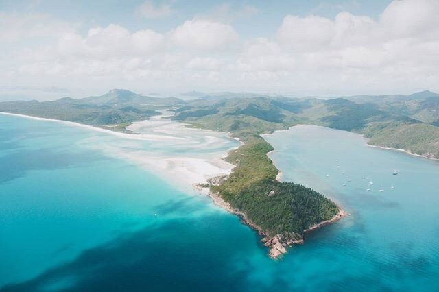 Helicopter rides over the Whitsunday Islands ❤️ #airliebeach #whitsundays #whitehavenbeach