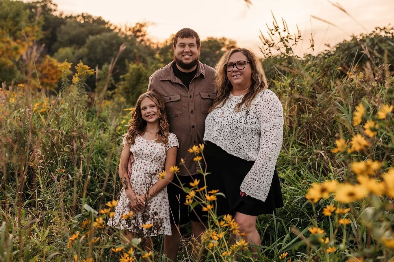 I spent the evening with the sweetest trio at one of my favorite nature centers, and mother nature did not disappoint. Gorgeous sunset, beautiful location, and a whole lot of love 🧡

Your family photos could look like this too! 🍂 Fall is right arou