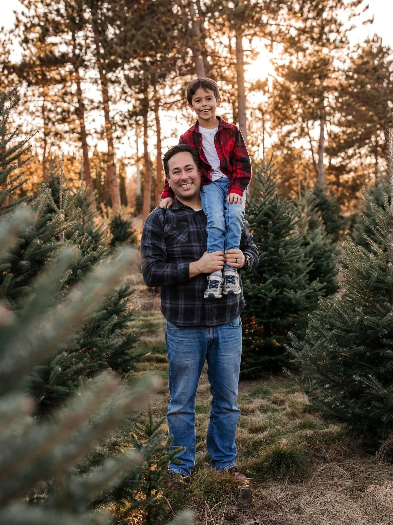 I got to do a session swap with one of my old neighbors, and wow &mdash; her family is truly one of the most beautiful, kind-hearted crews I&rsquo;ve ever photographed 🤍

There&rsquo;s something so magical about a tree farm this time of year&hellip;