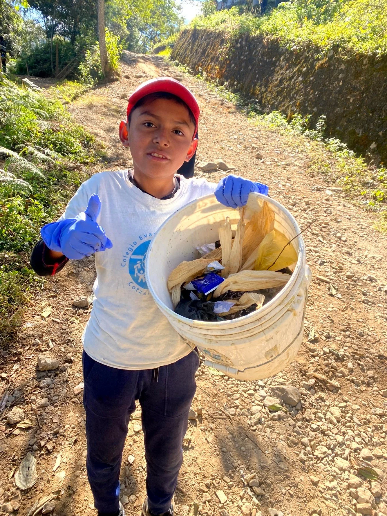 "The Lord God took the man and put him in the Garden of Eden to work it and take care of it." - Genesis 2:15

At Colegio Horeb, students are taught that caring for their community includes caring for the place around them.

By picking up tr