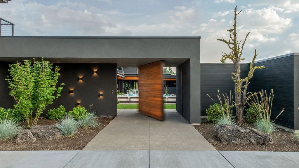 SKYFALL | Tetherow, Bend OR

This one feels like your favorite sweater &mdash; warm, comfortable, and most definitely stylish. Skyfall is a modern home that doesn't take itself too seriously. Clean lines and walls of glass pull in the high-desert lan