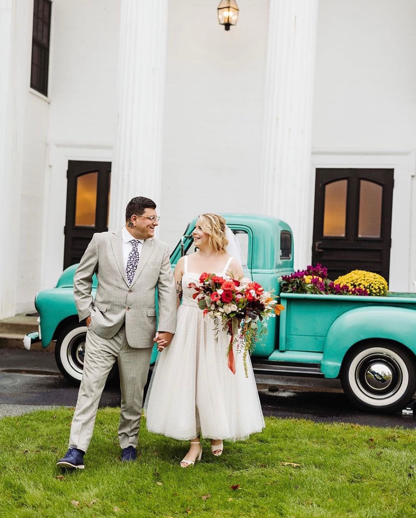 Clean lines and North Shore vibes!

Beautiful bride Skylar had a vision with her adorably tailored tea length dress, breathtaking florals, and the cutest borrowed blue vintage truck. 

For makeup she wanted to look like herself along with being eleva