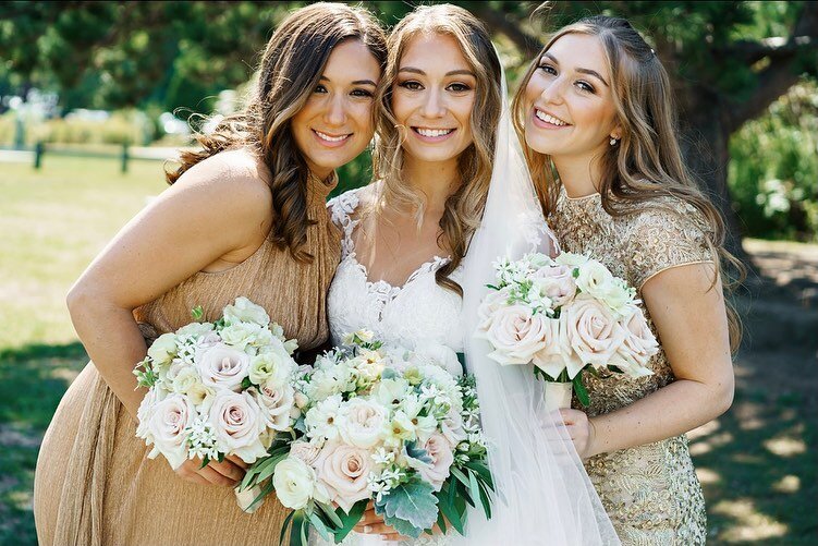 True friends, sister friends, forever friends. We were beyond excited to work with this amazing family - again! 

No one knows how to hype up the day better than your sisters! And that was exactly what this graceful bride needed after a crazy year of