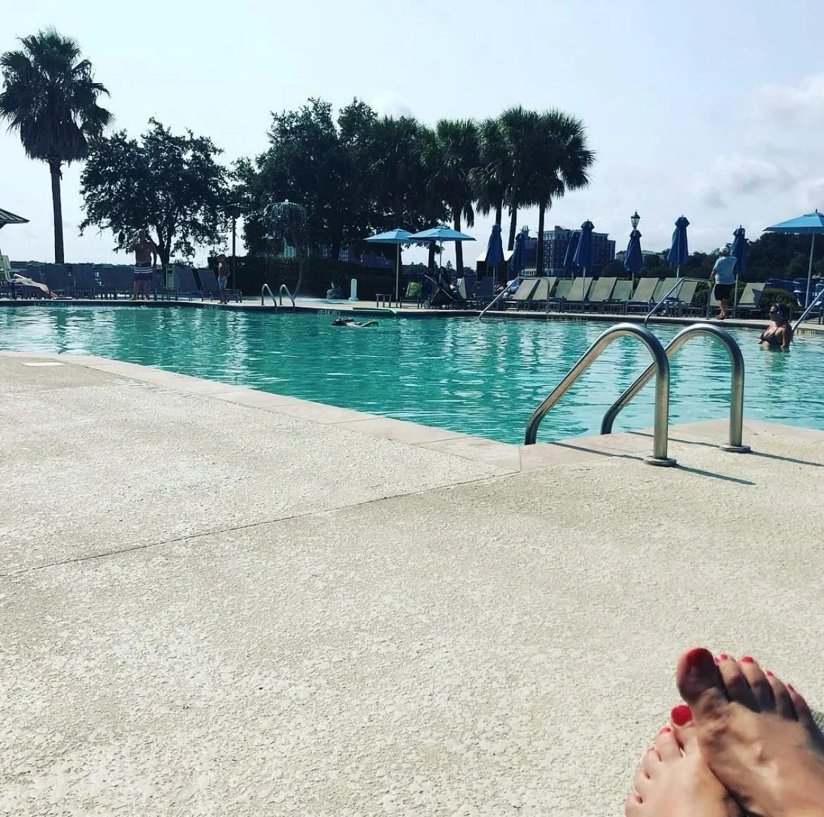 We hope you&rsquo;re enjoying your summer, wherever you are☀️ In August 2018 Sandra went to Savannah (with her mom) for a getaway and to celebrate her birthday. She loved southern writers, southern food, and had a soft spot for places like Savannah. 