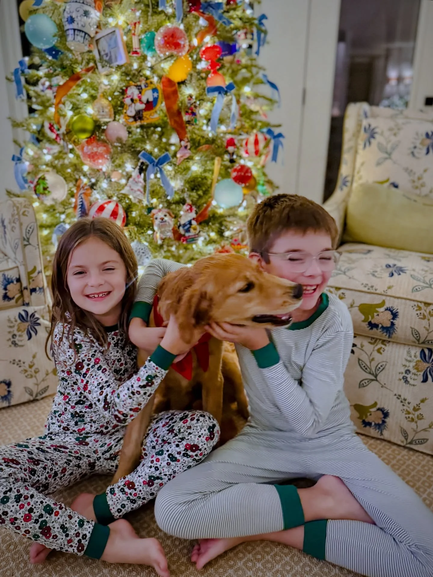 Happy Everything! The @lakepajamas Happy Everything Sale is on now! So many of our memories and holidays are wrapped up in Lake. The softest, coziest pieces for the whole fam. Comment LAKE for my favorites all 25% off (and they make great gifts)!

#l