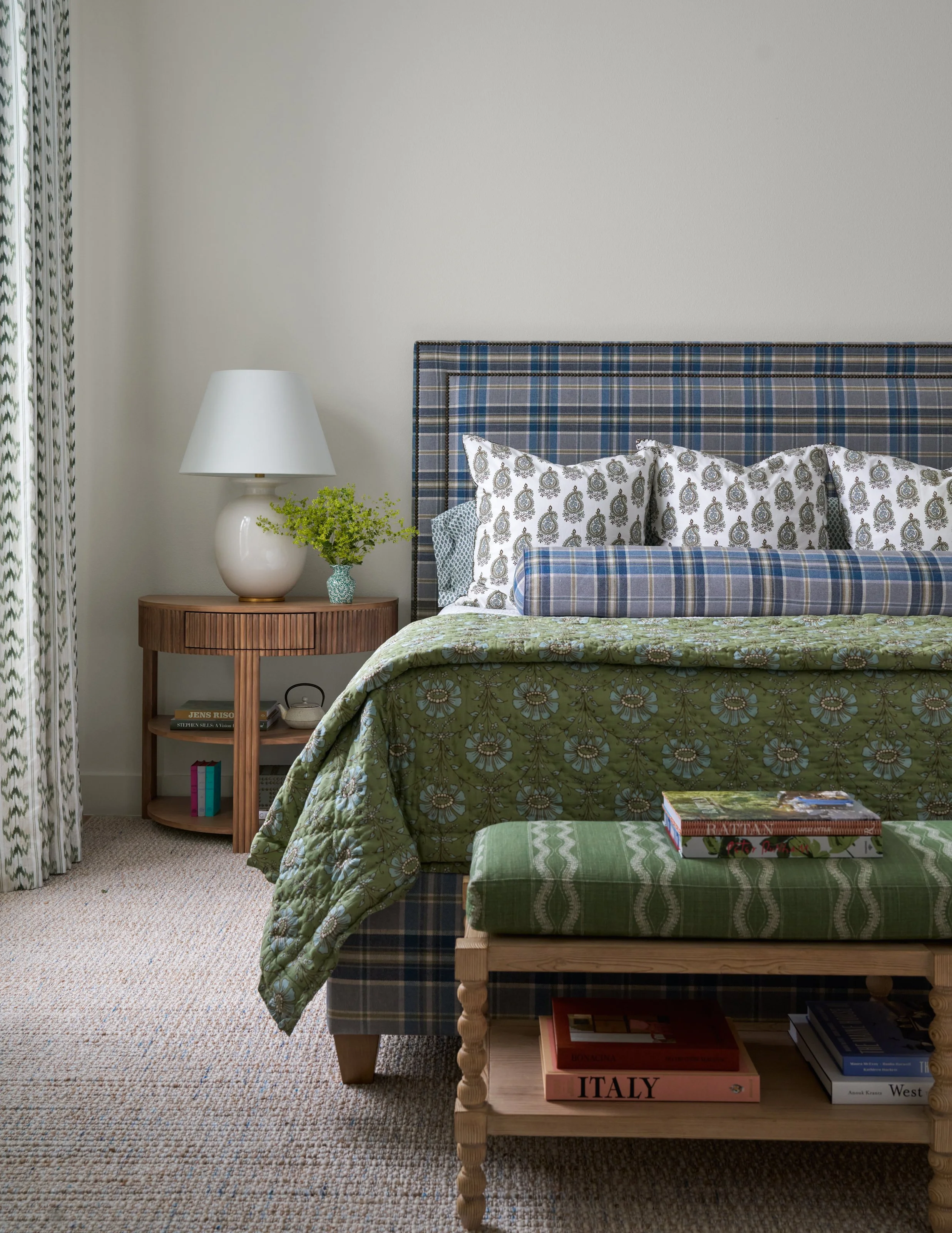 Guest_bedroom_with_blue_and_green_linens.jpg