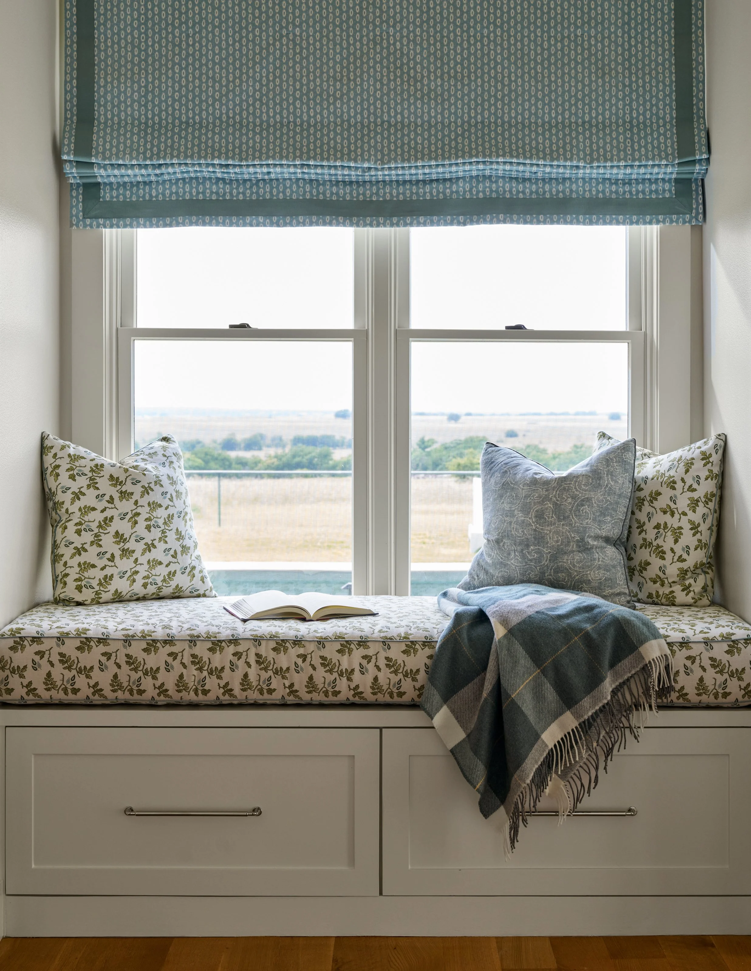 Reading_nook_overlooking_the_ranch.jpg