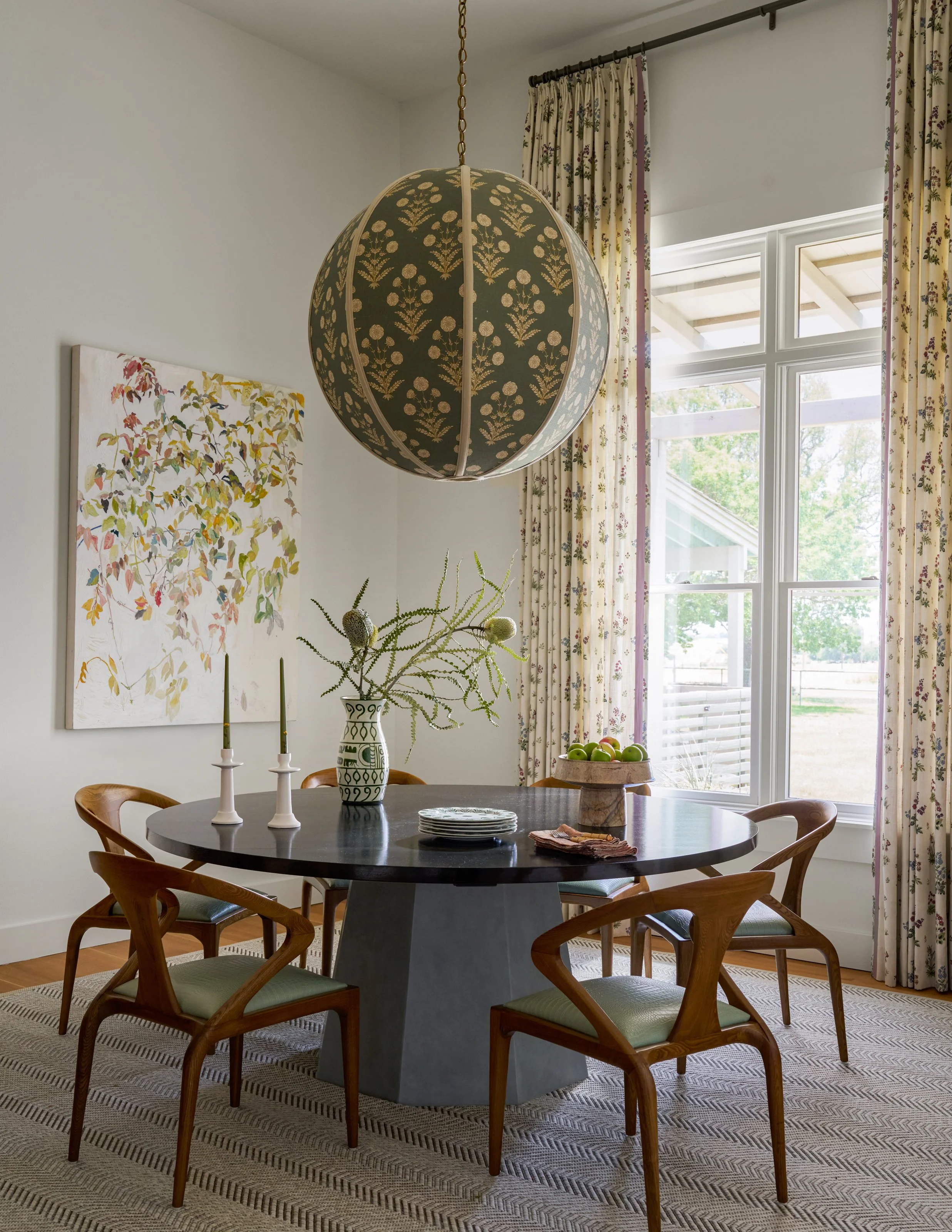 Whimsical_dining_room_design_with_florals_and_artwork.jpg