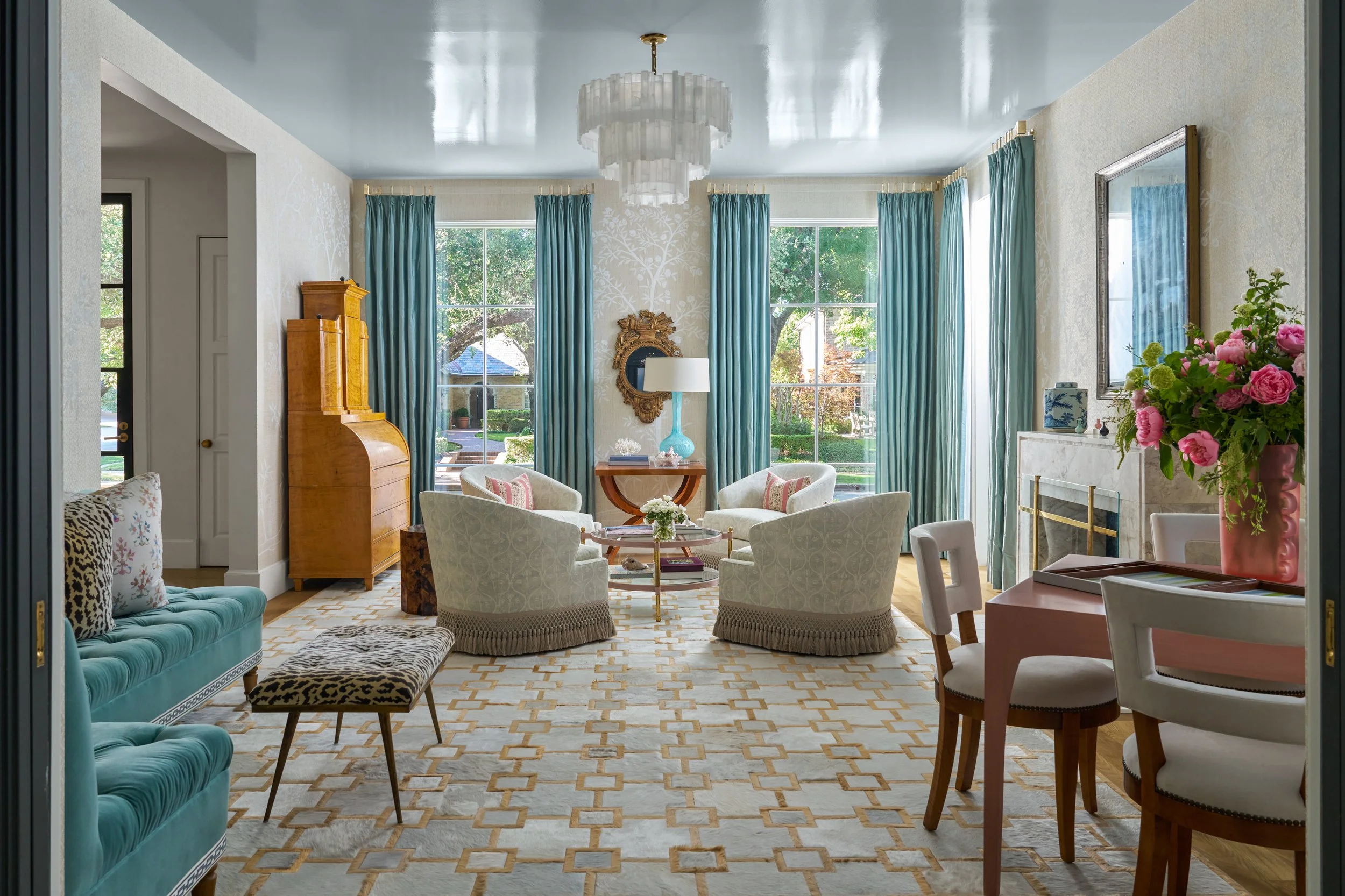 2. Full_view_of_sitting_room.jpg