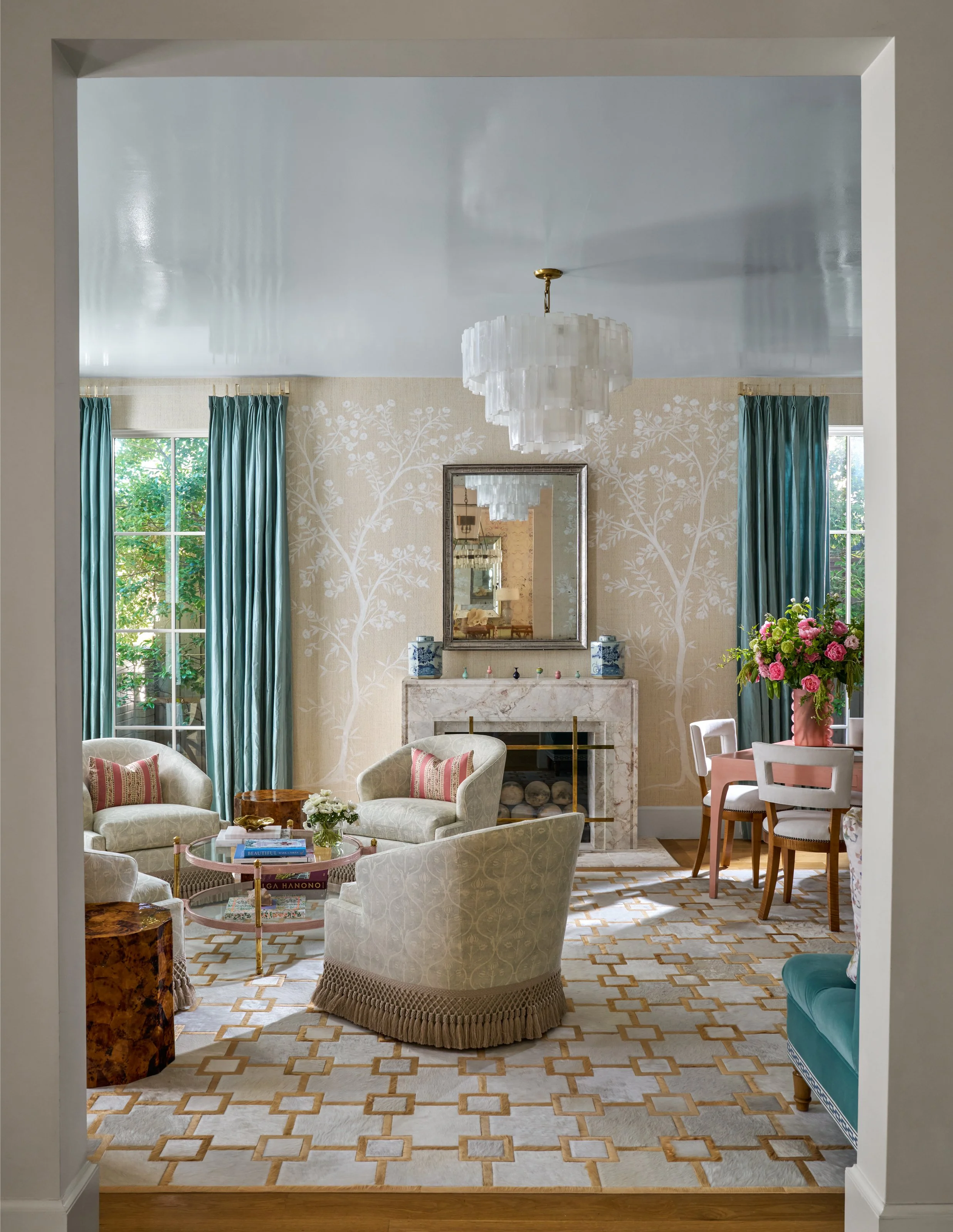 1. Sitting_room_with_multiple_seating_options.jpg