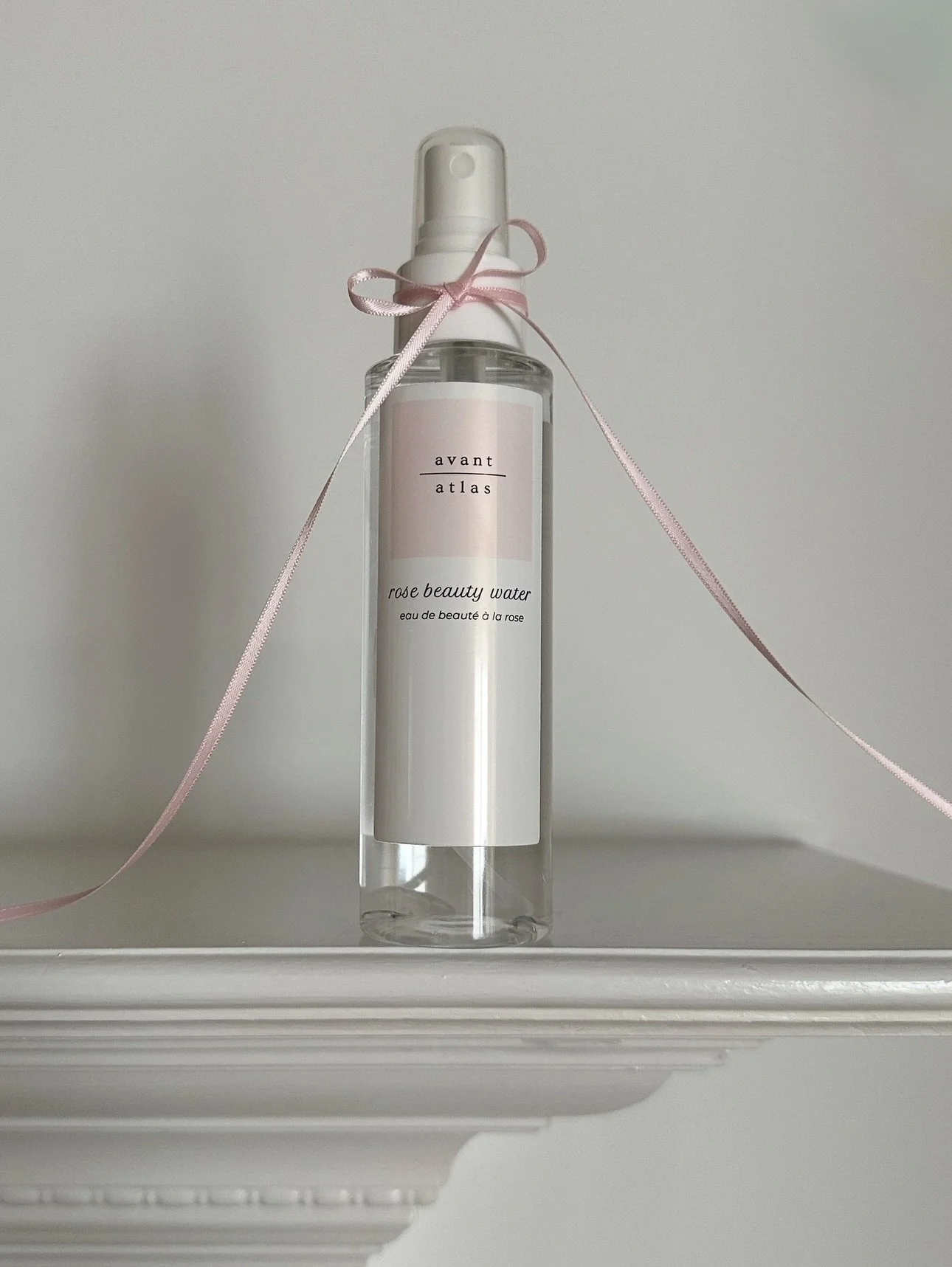 eau de beaut&eacute; &agrave; la rose ♡ 

With ingredients from the South of France, the rose beauty water is perfect for your petal-soft skin. Adorned with rose quartz to enhance beauty, it boosts circulation in the skin leaving a radiant complexion