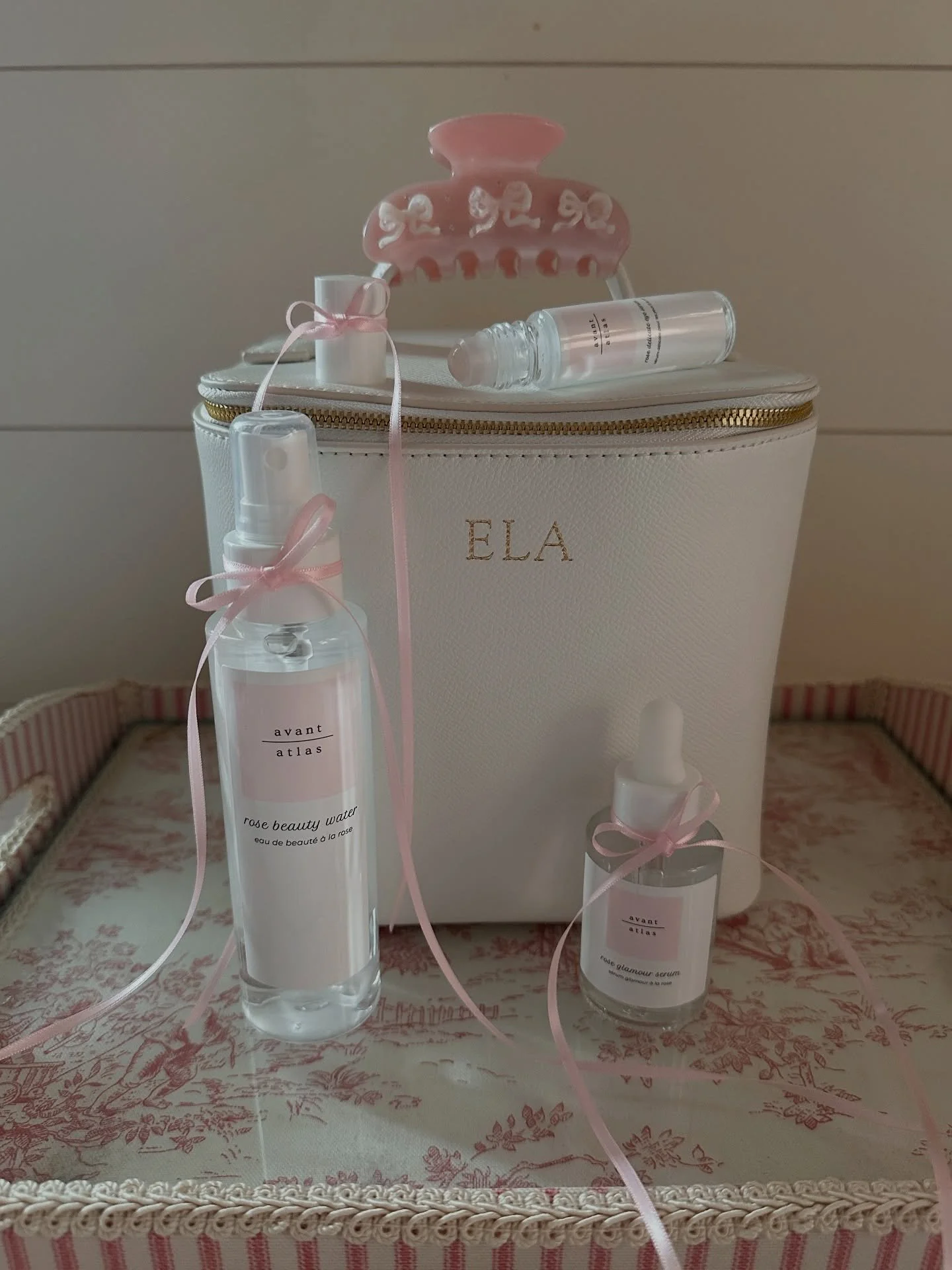 the &ldquo;beaut&eacute;&rdquo; edit ♡ 

With ingredients from the South of France, this trois-step routine is perfect for your petal-soft skin. Adorned with rose quartz to enhance beauty, it boosts circulation in the skin leaving a radiant complexio