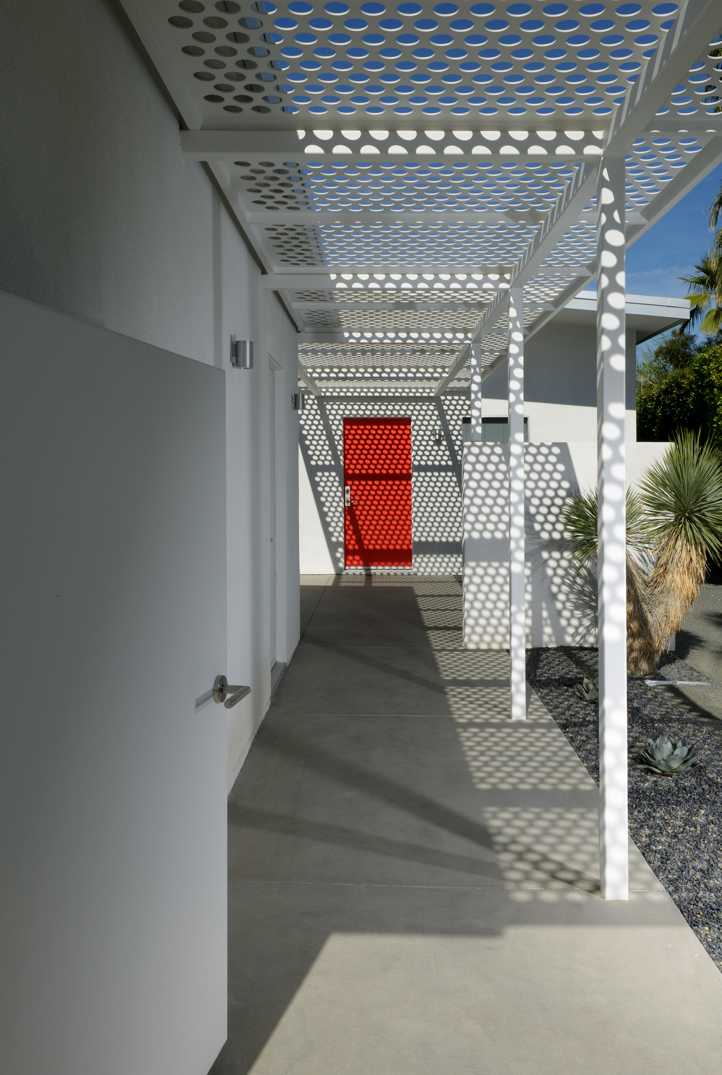 DCAP_CapraResidence_EntryWalkway_1.jpg