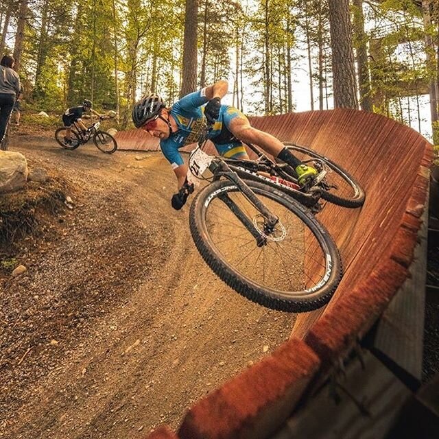 F&ouml;rsta racet ut i Svenska Cykelspelen, Lugnet XCO, l&ouml;rdag den 30 maj &auml;r precis vad namnet antyder. Cross country i det olympiska formatet. S&aring; h&auml;r beskrivs t&auml;vlingsformen p&aring; Svenska cykelf&ouml;rbundets hemsida: &q