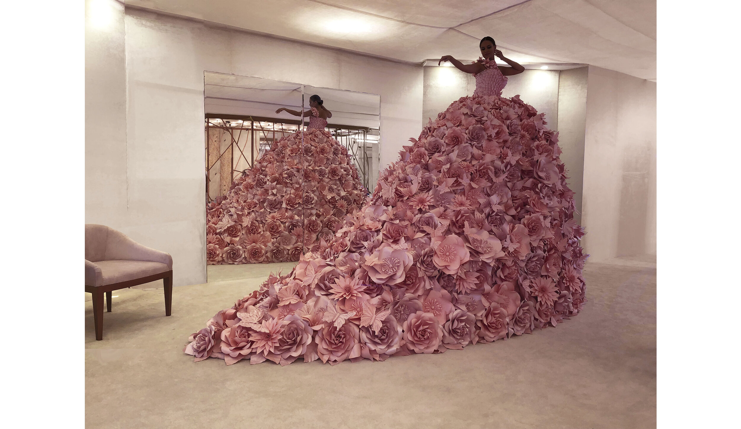 zoebradley-doha-wedding-paperdress-weddingplanner-weddingideas-middle-east-art-paperart-art-design-fashion.jpg