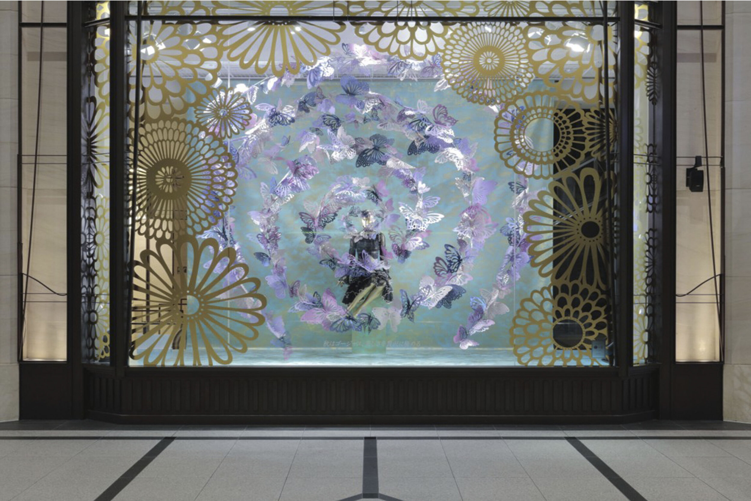 hankyu-window-display-zoebradleydesign-paperdress-fahsion-paper-art-3.jpg