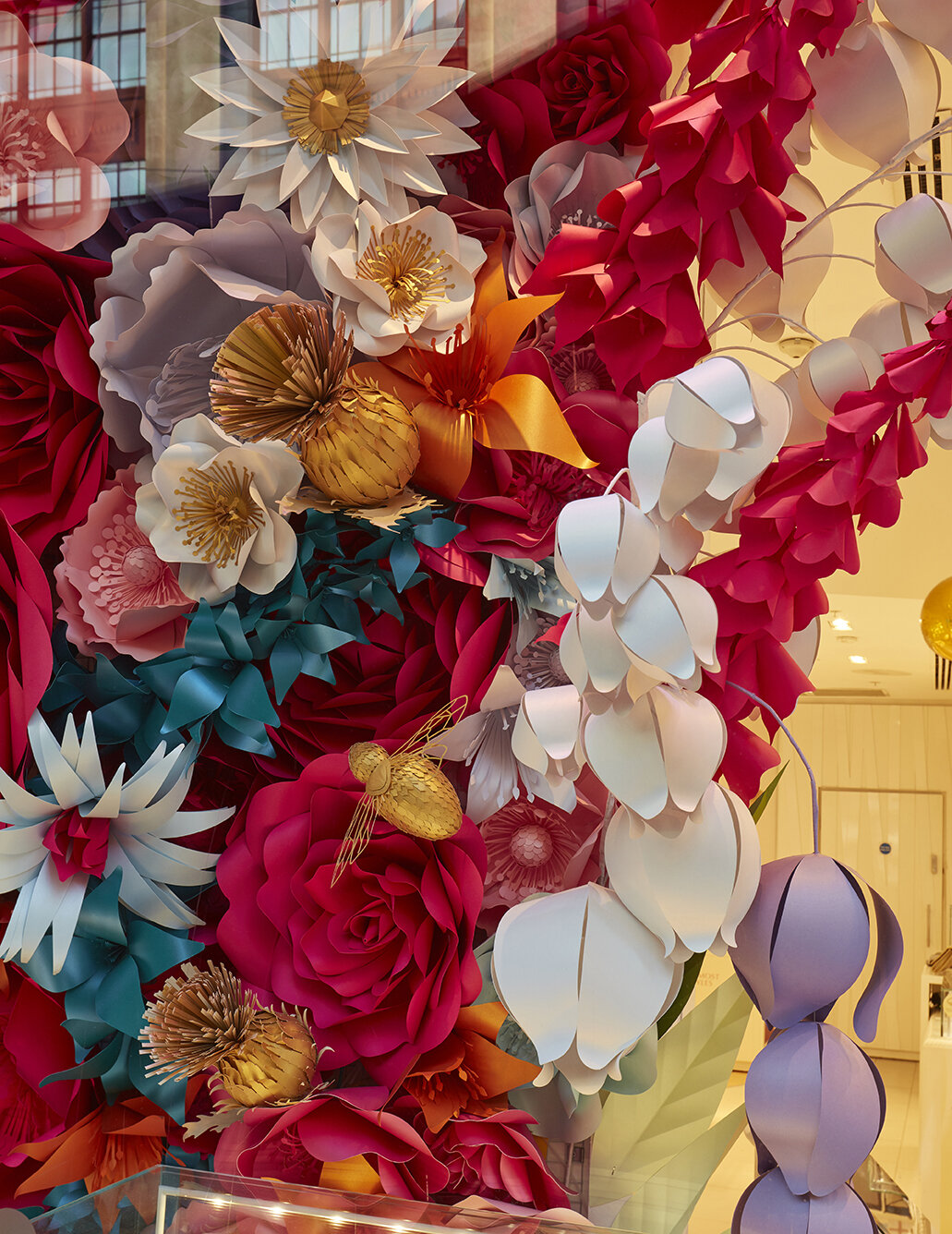 zoebradley-paper-artist-handsculpted-paperflowers-design-pandora-advertising.jpg