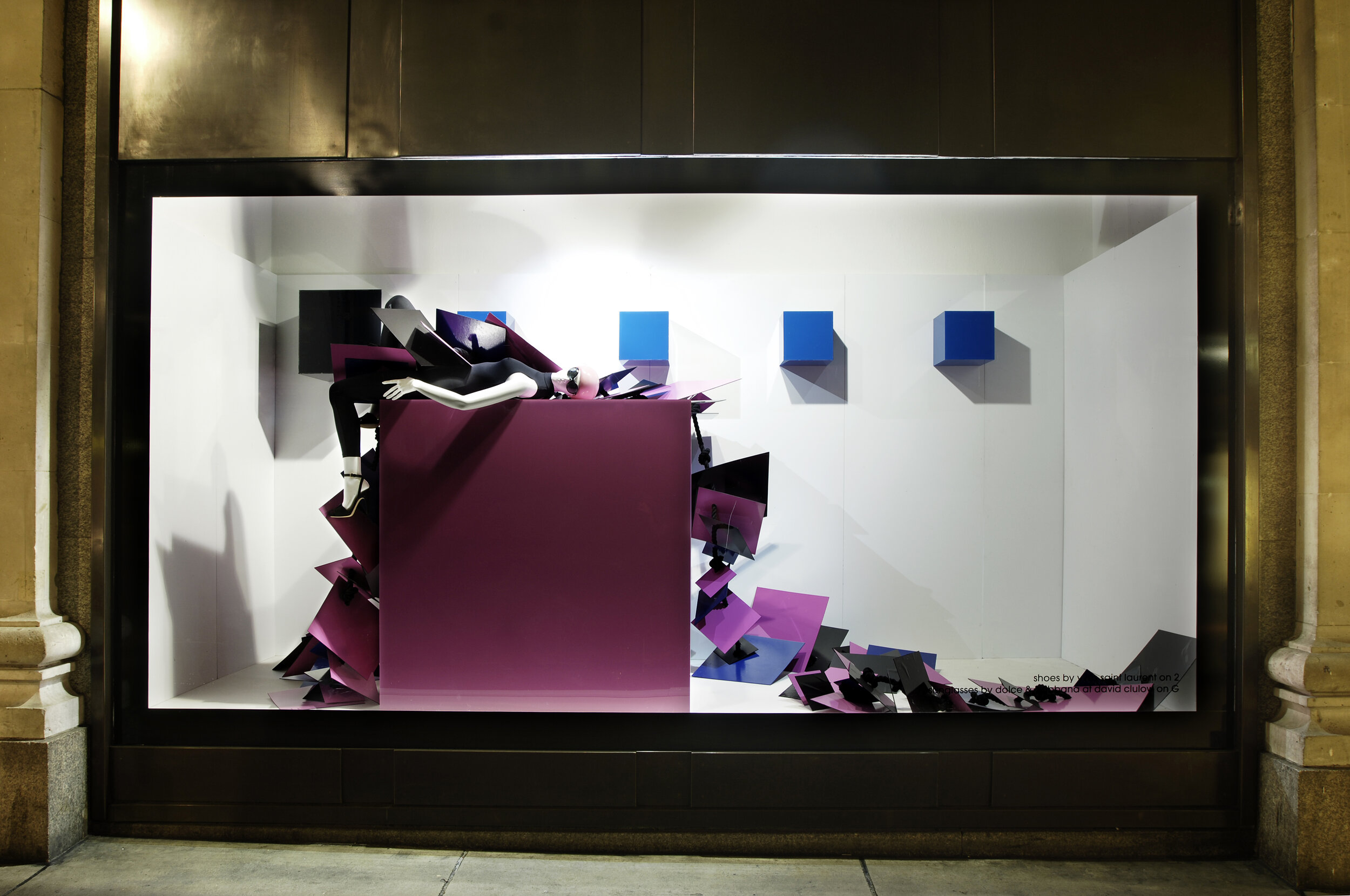 Selfridges-window-display-installtion-paper-art-zoe-bradley-design-3.jpg