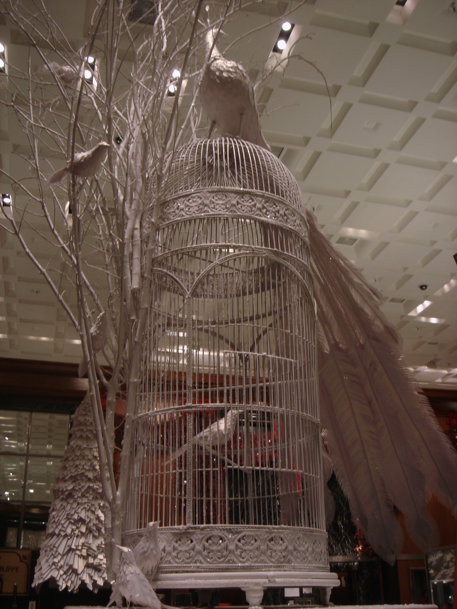 tiffany-new-york-paper-art-christmas-window-display-paper-peacock-paper-sculpture.JPG