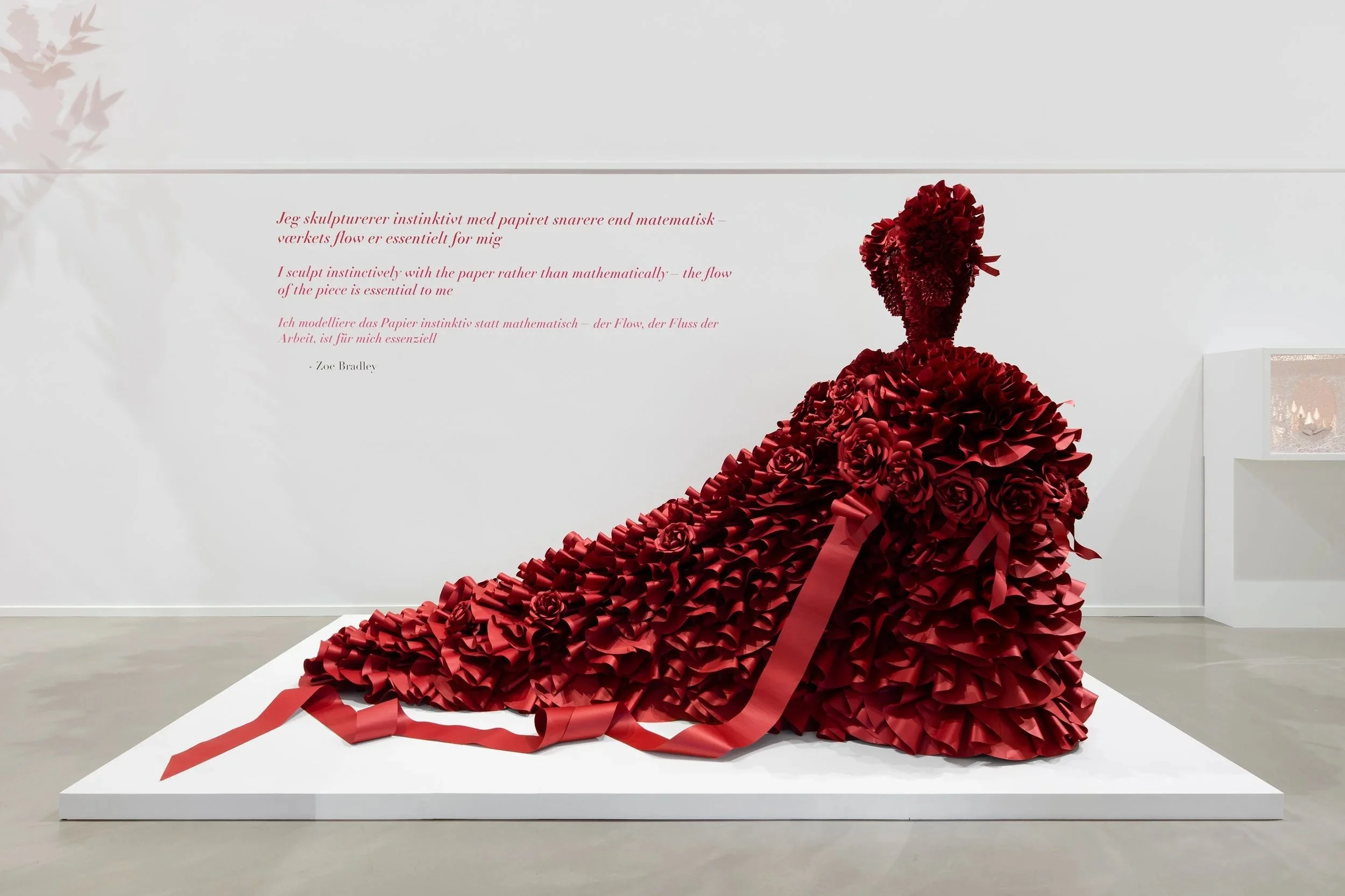 Zoe+Bradley_Paper+Couture_Museum+for+Papirkunst_2026_photo+Jacob+Friis-Holm+Nielsen_JFH4467_sRGB_web.jpg