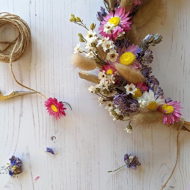 There's still time to pick up your tickets to the Spring Wreath Making Workshop with @birch_and_bloom which is being held in our Games Room on Mother's Day - guests will be treated to an afternoon of fizz, delicious sweet treats and a beautiful flora