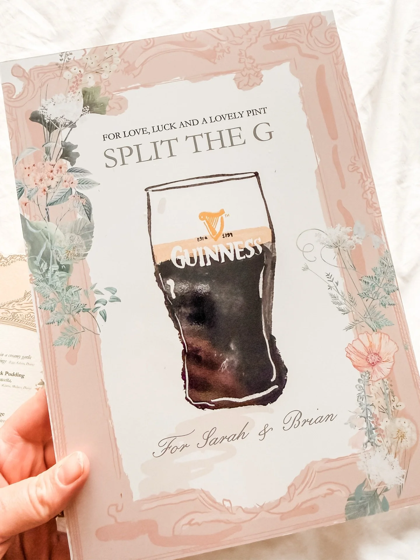 ✨Happy wedding weekend to S &amp; B, 
here&rsquo;s some fun Day-of- details:
&lsquo;Split the G&rsquo; Bar Sign, ceremony Booklets with custom Bookmark, die cut custom menus with Gold Calligraphy, 19 custom illustrations of their favourite coffee sho