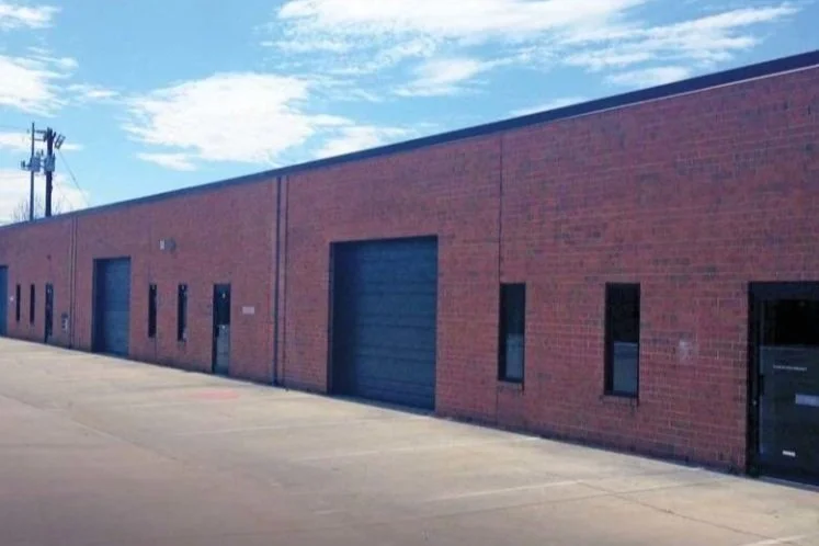 Drive-in roll up door on Industrial Flex Building For Lease