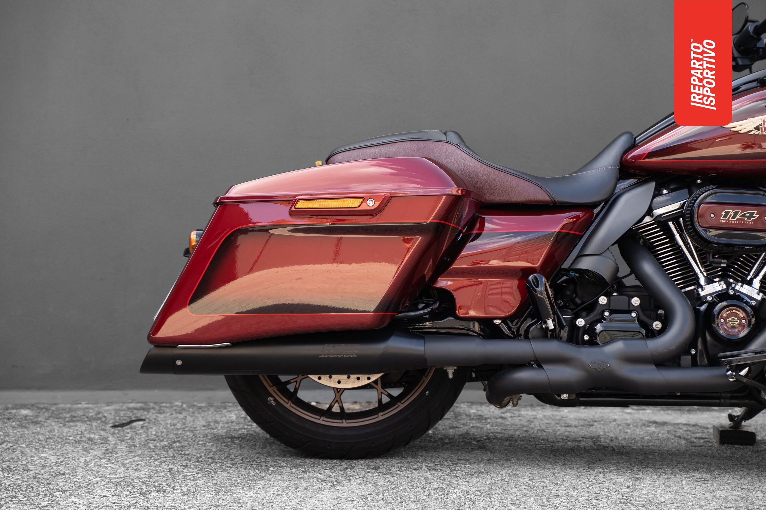 ROAD_GLIDE_120TH_02.jpg