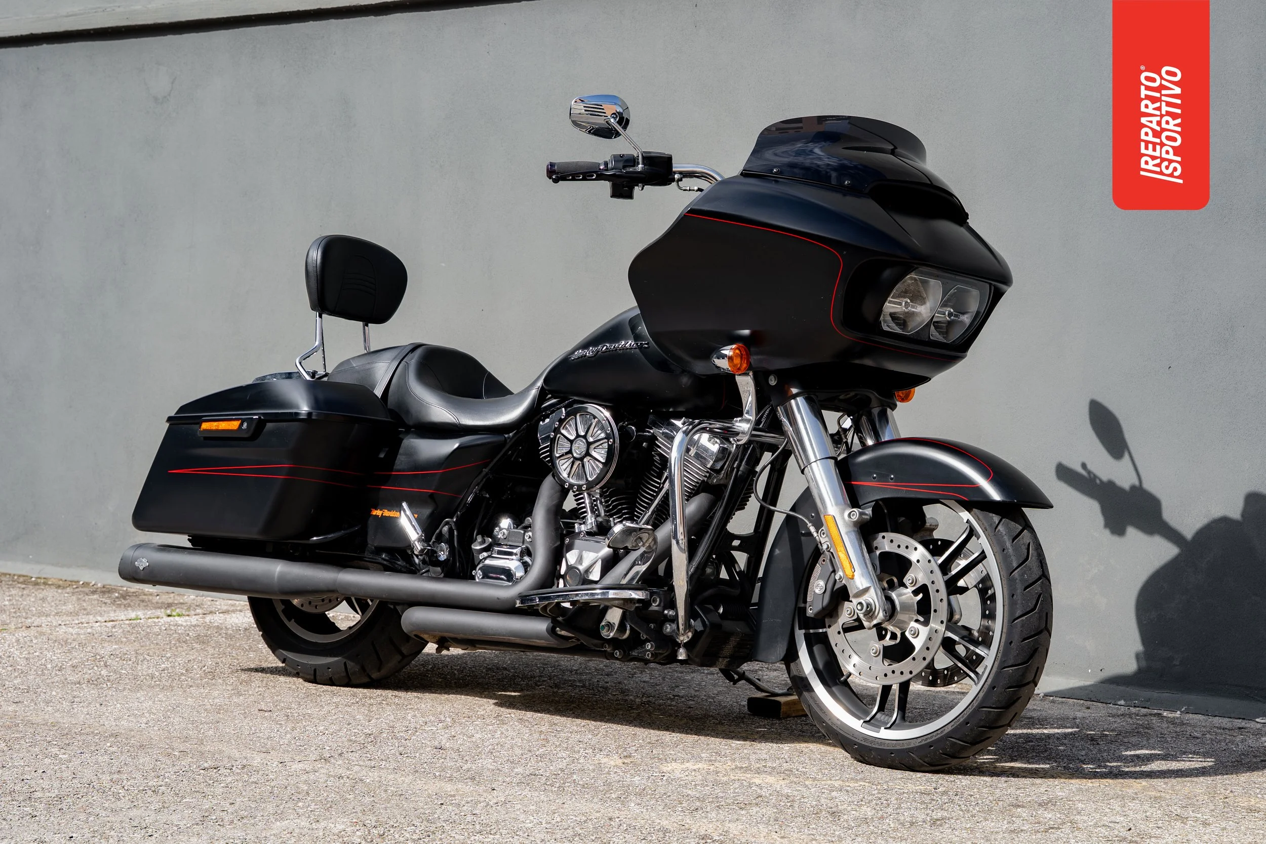 ROAD_GLIDE_05.jpg