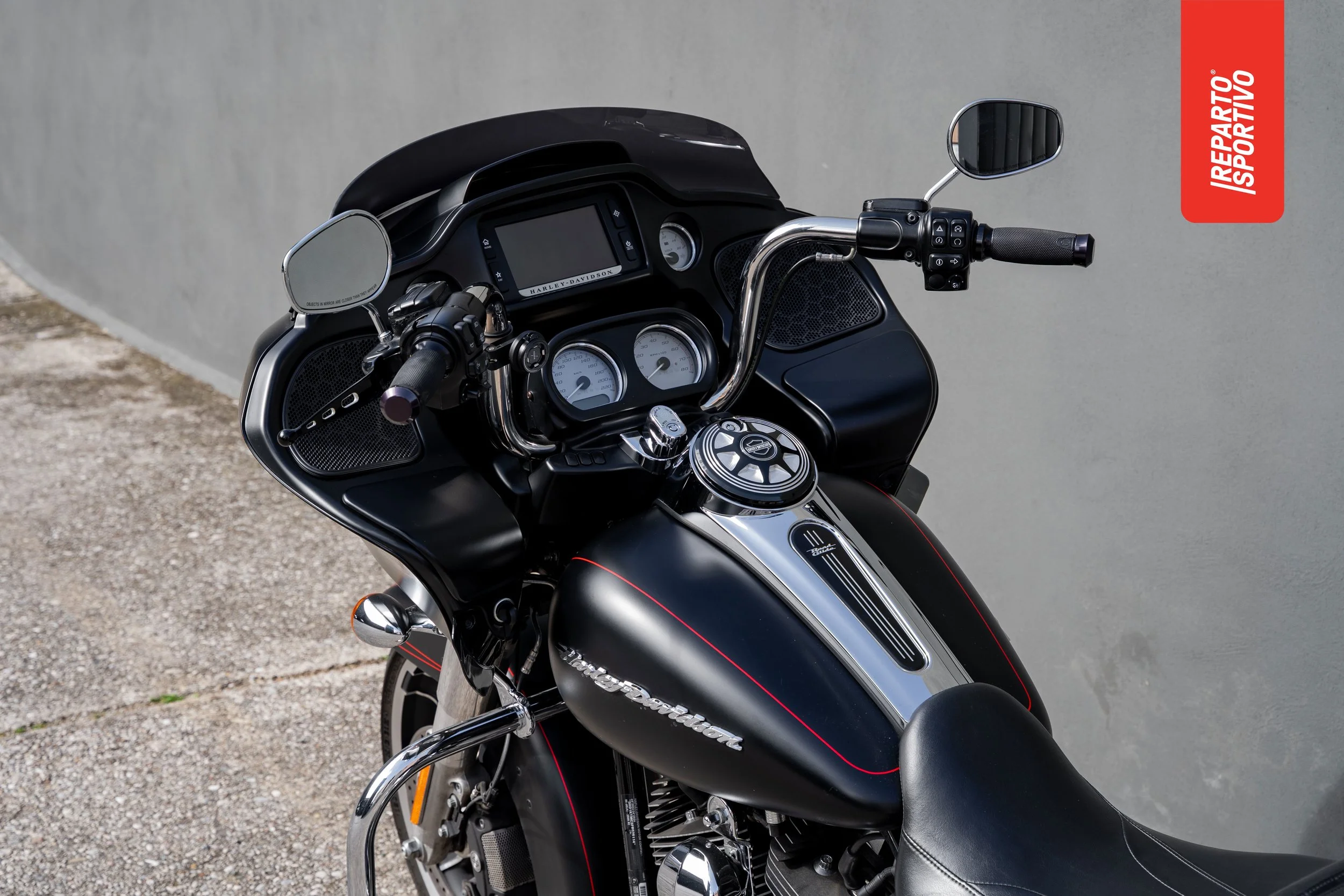 ROAD_GLIDE_06.jpg
