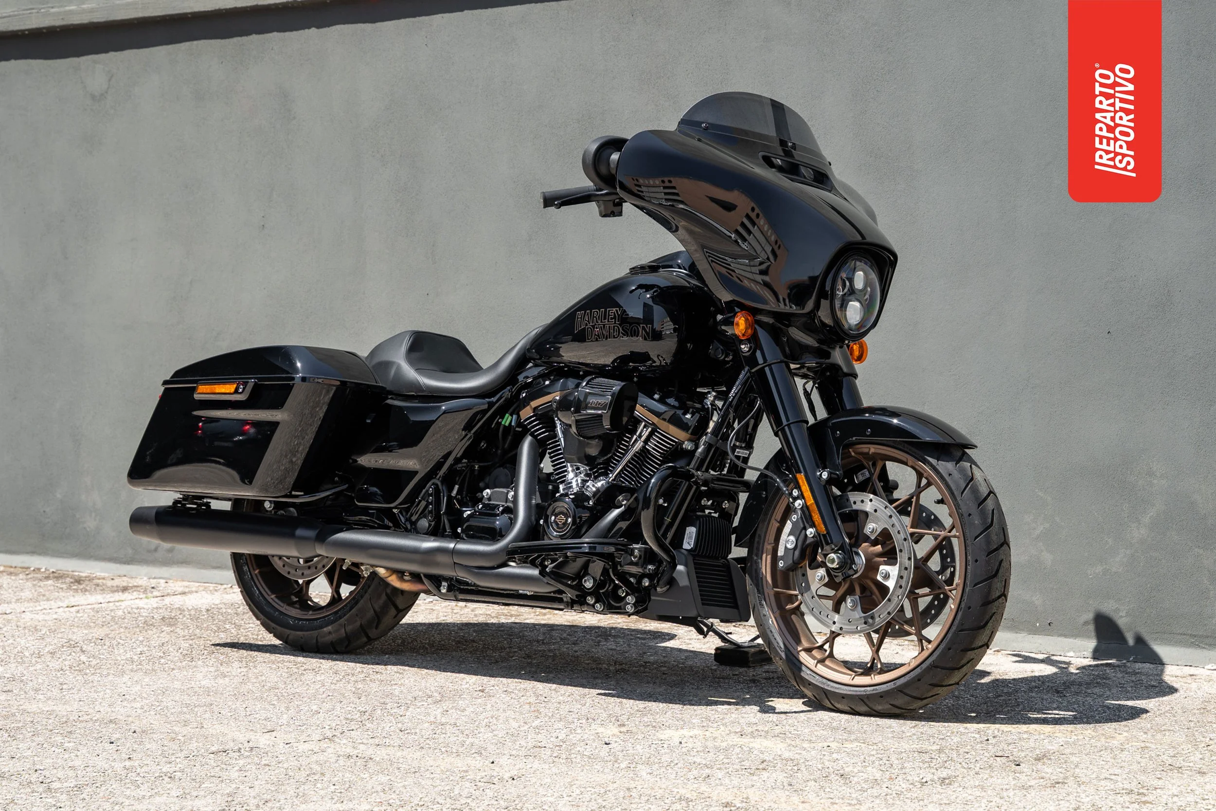 STREET_GLIDE_05.jpg