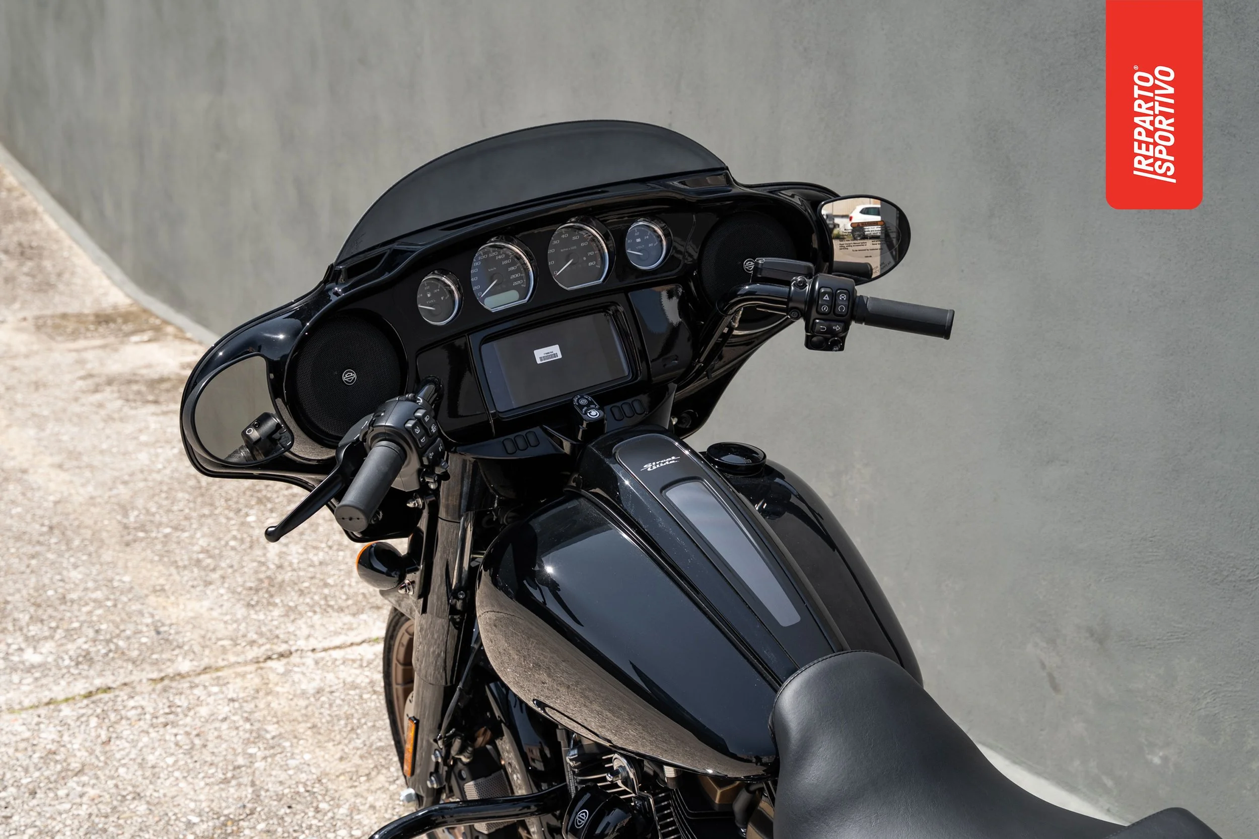 STREET_GLIDE_06.jpg