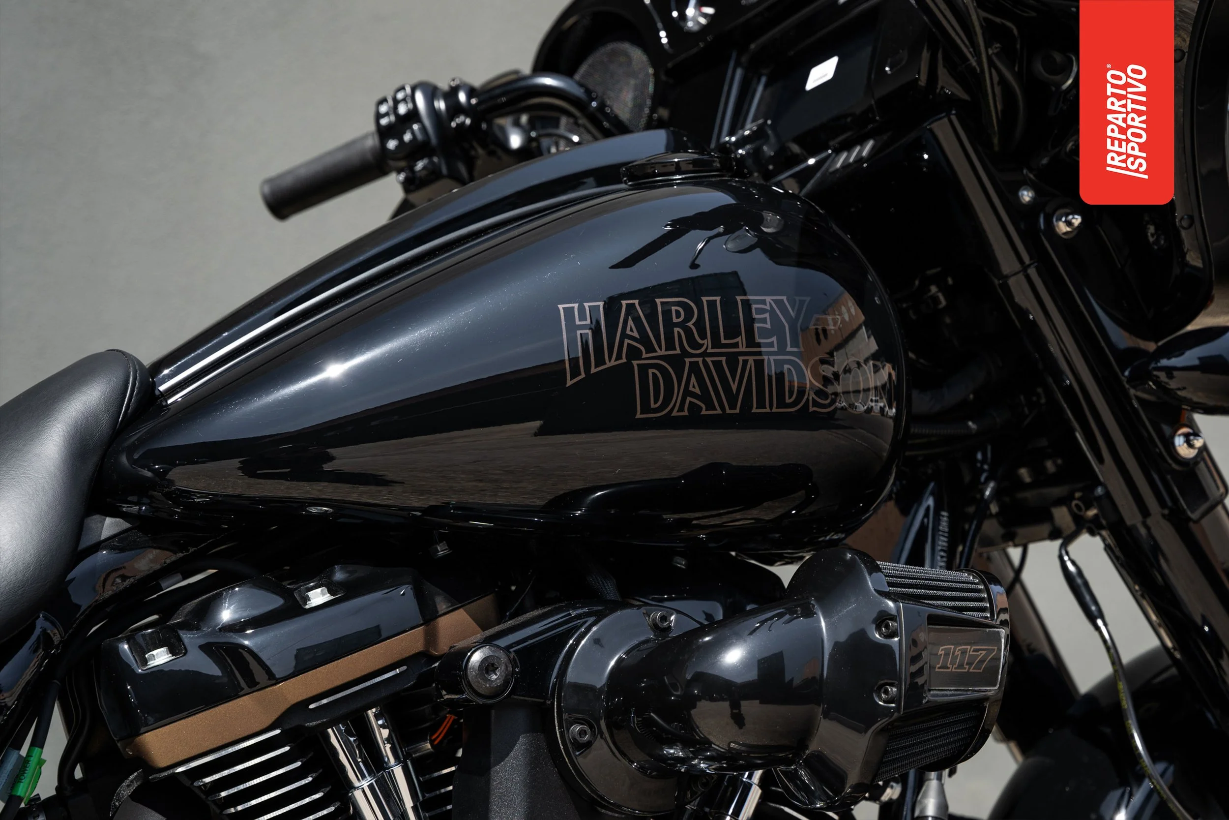 STREET_GLIDE_08.jpg