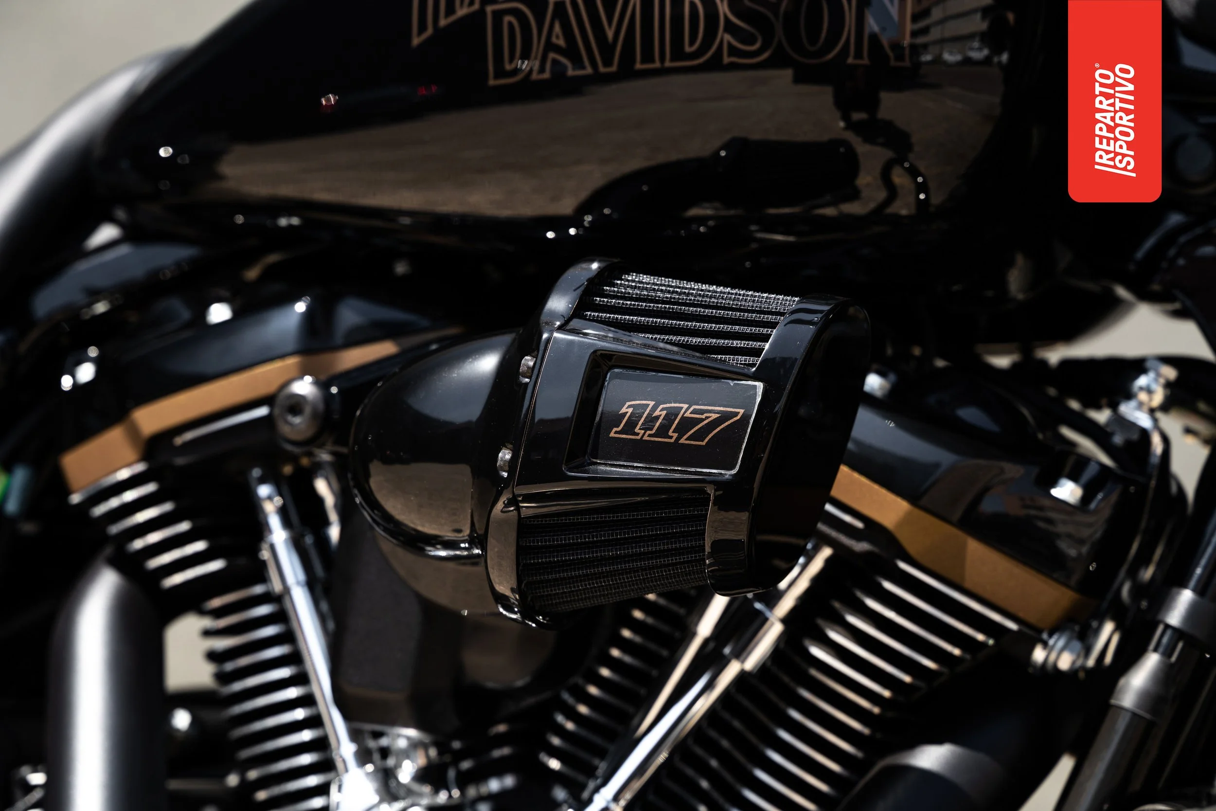 STREET_GLIDE_09.jpg