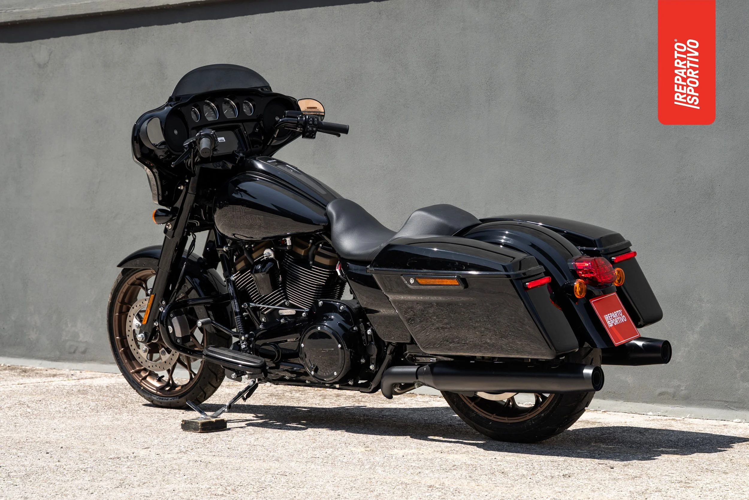 STREET_GLIDE_19.jpg